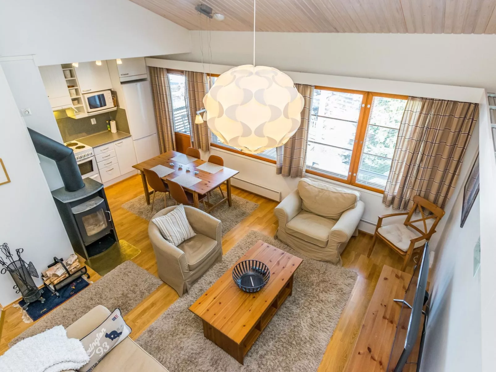 Karhunvartijan linna c22-Drinnen