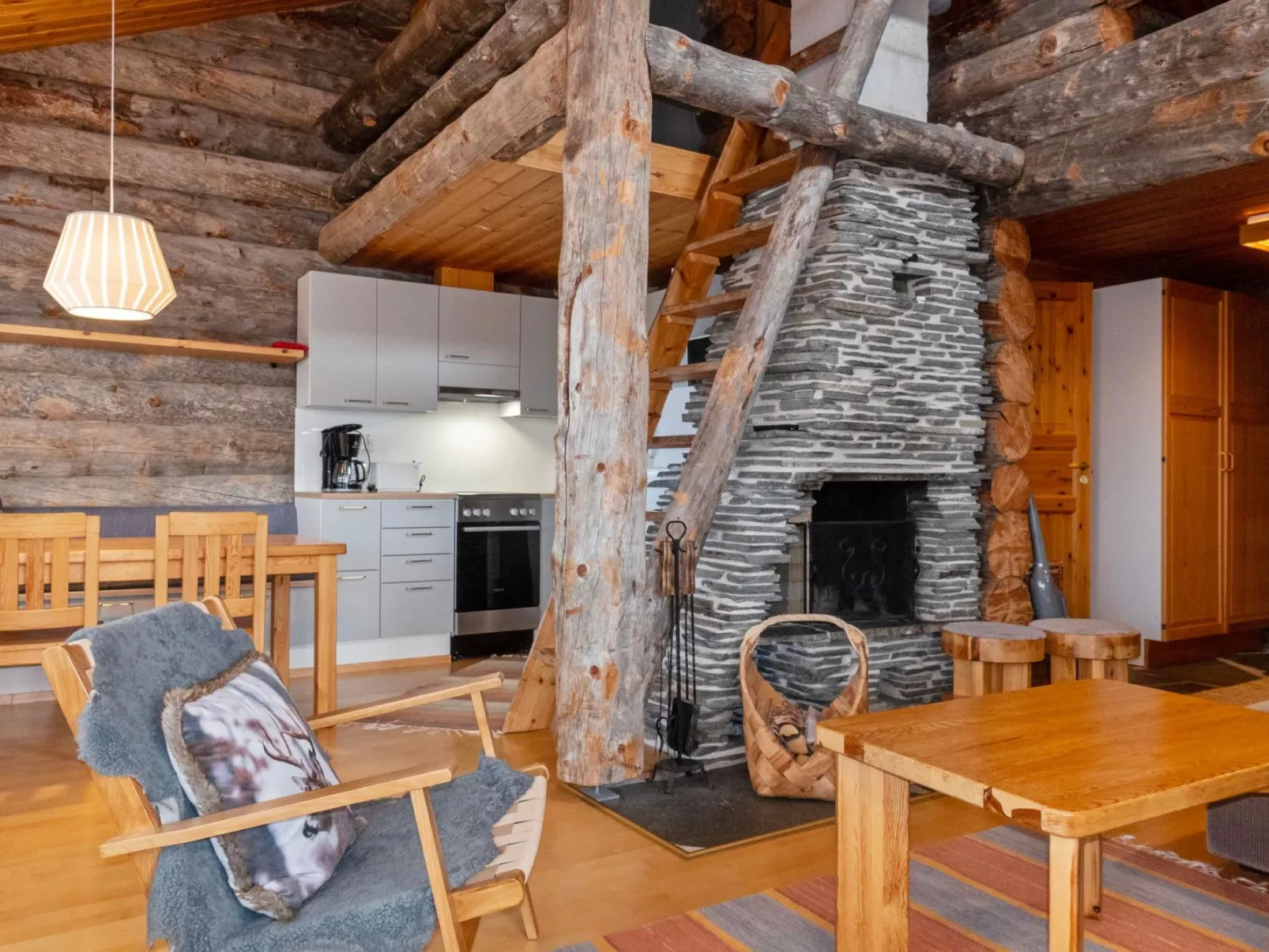 Sallanhelmi e2-Drinnen