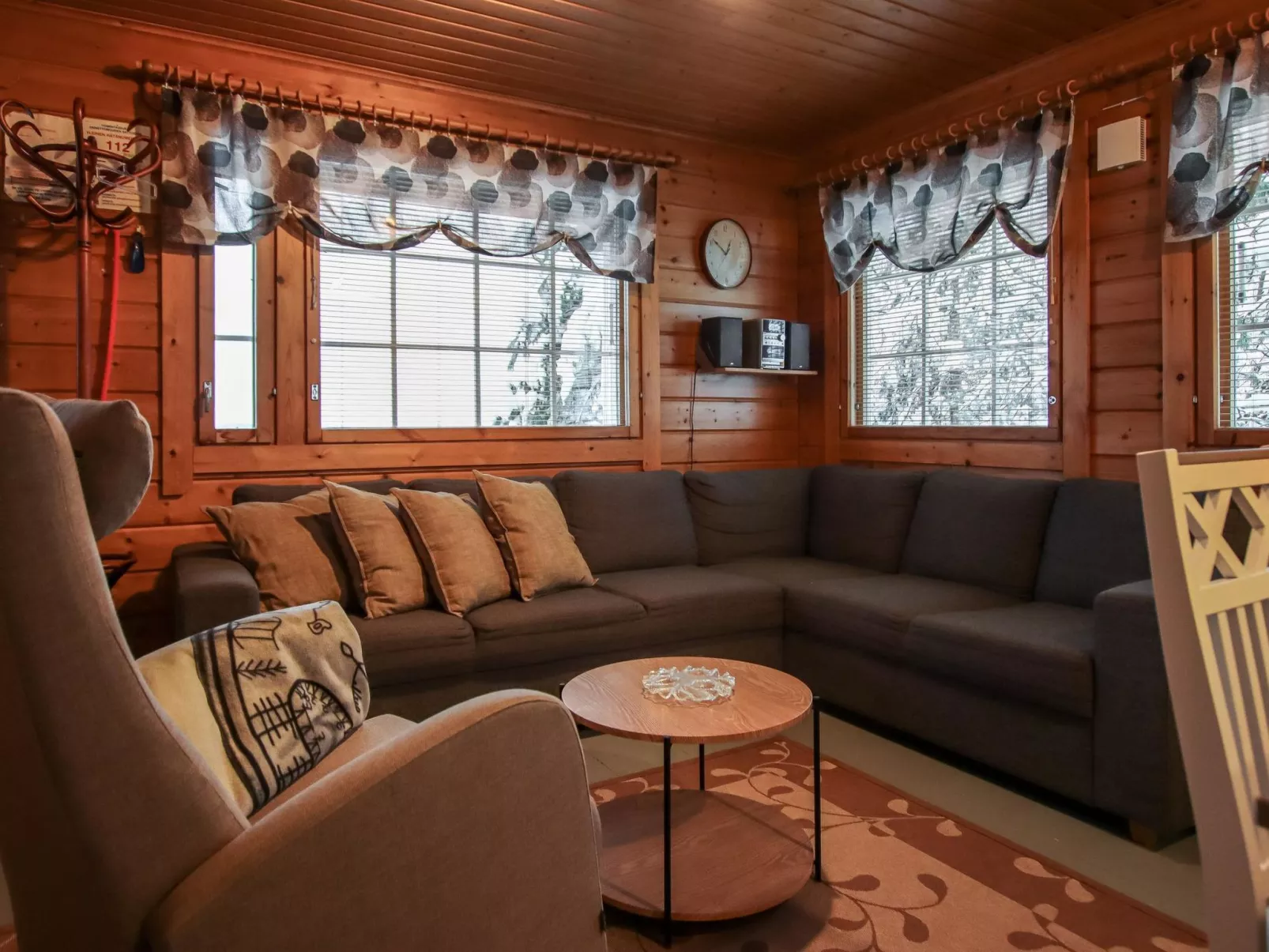 Aurinkoalppi 11a paritalon yläkerta-Dedans