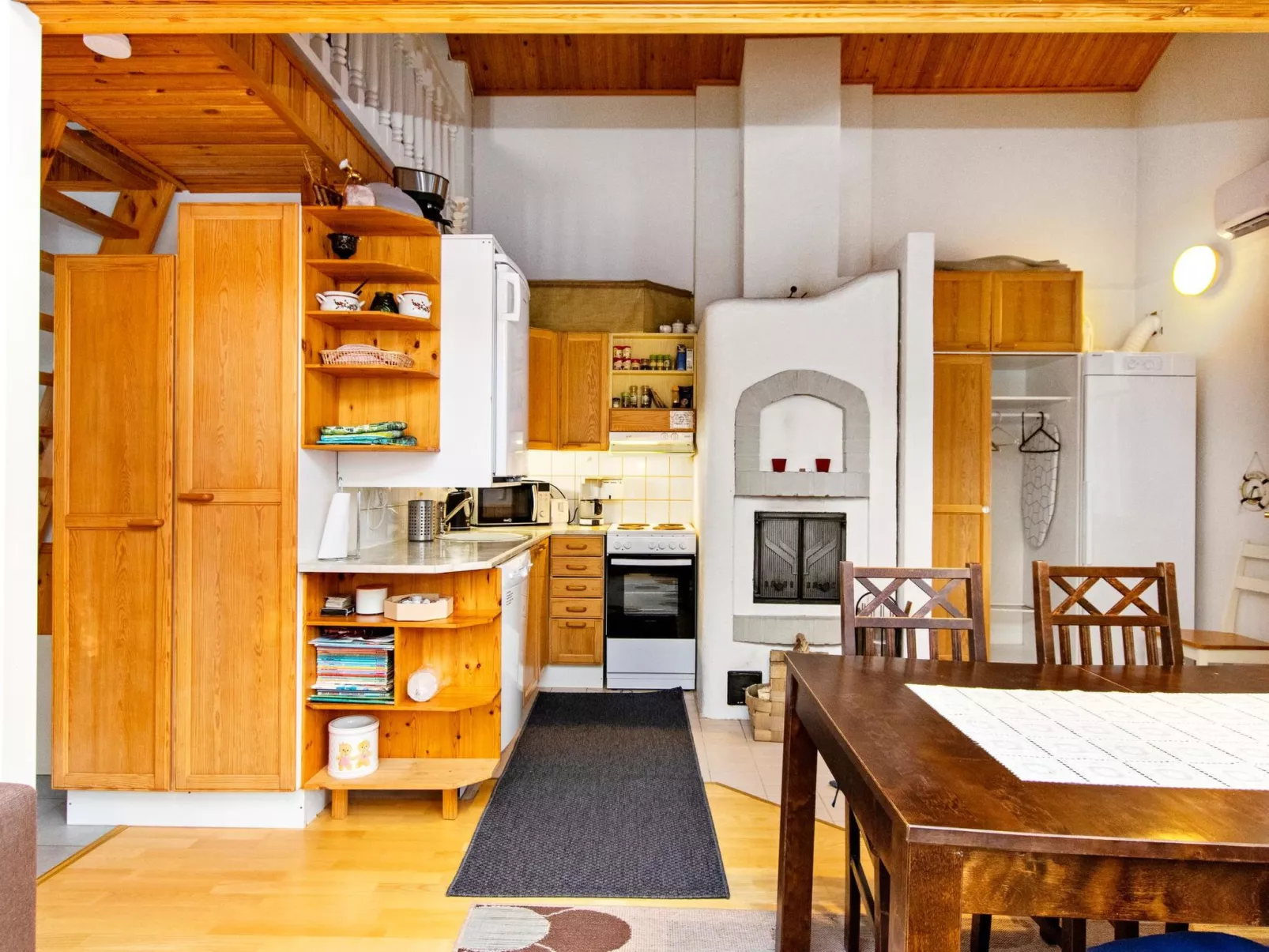 Hallantytär a1 paritalo-Dedans