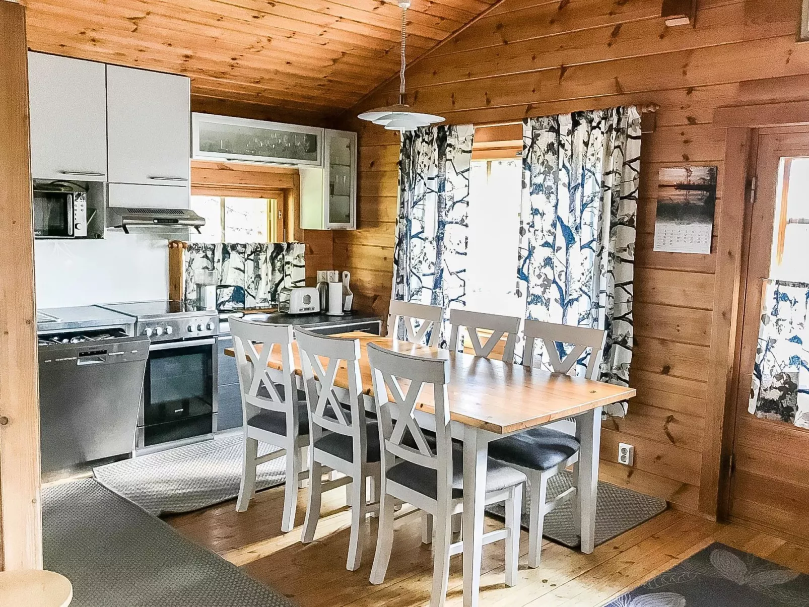 Hyrynpirtti mökki-Dedans