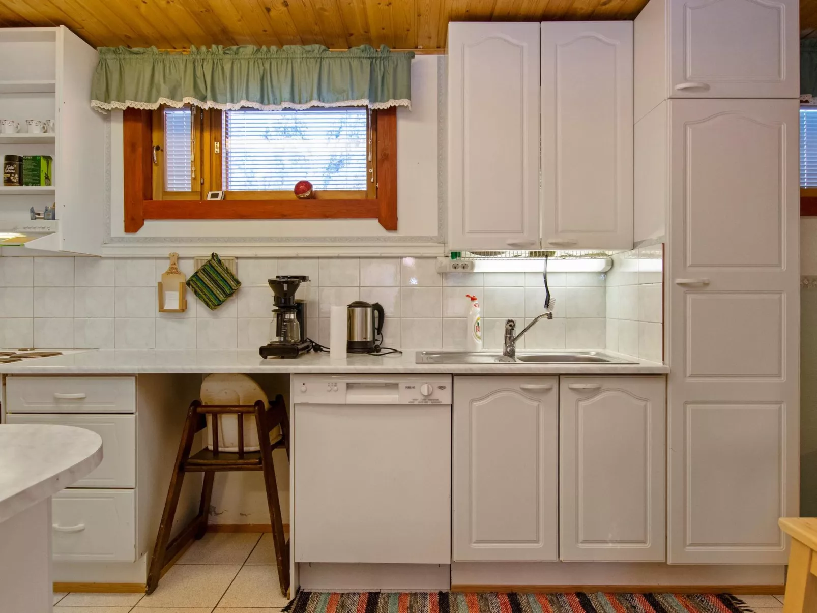 Kulma-alpit b paritalon alak-Dedans