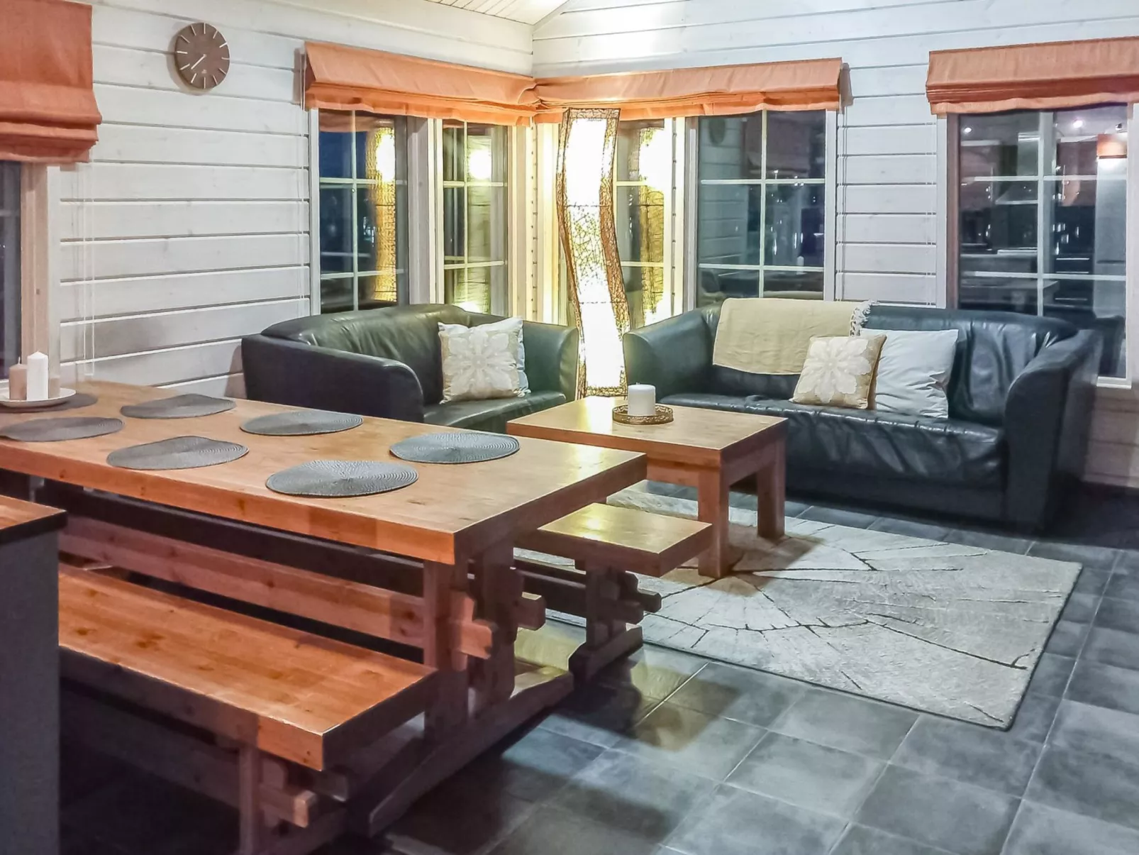 Aurinko-saaga 4 paritalo-Dedans