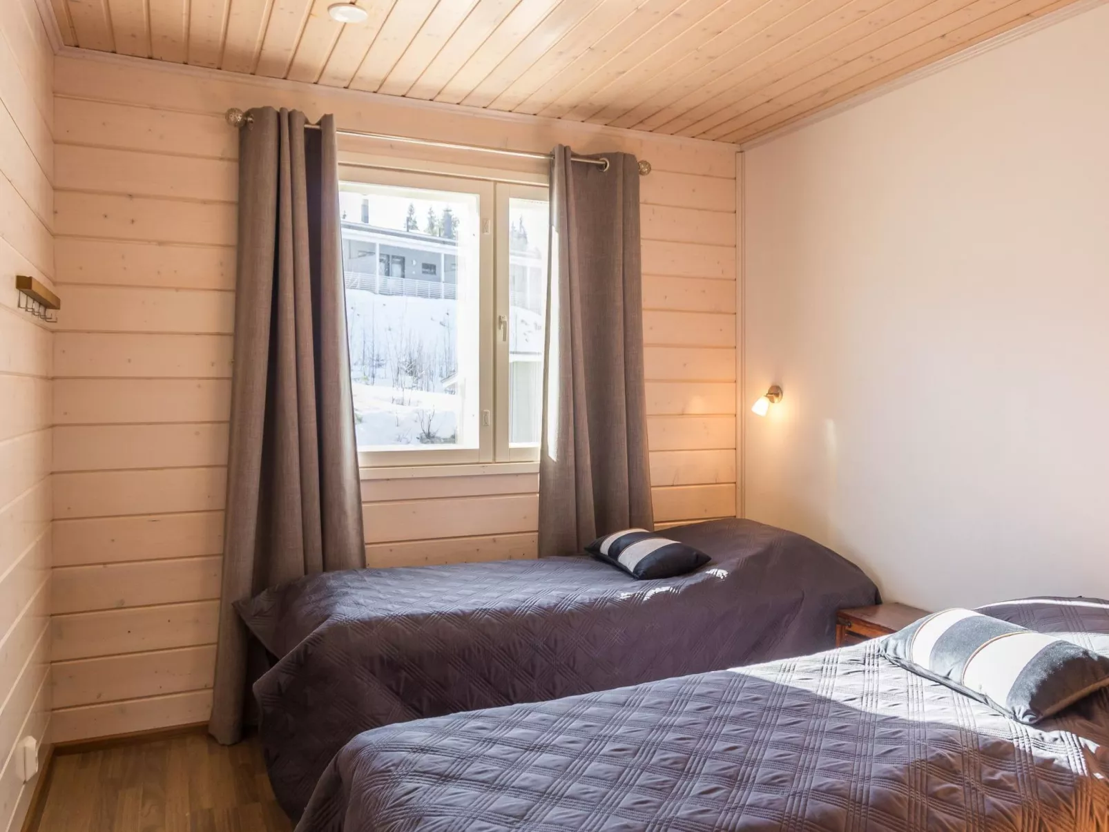 Hallan karhu b, paritalo-Inside