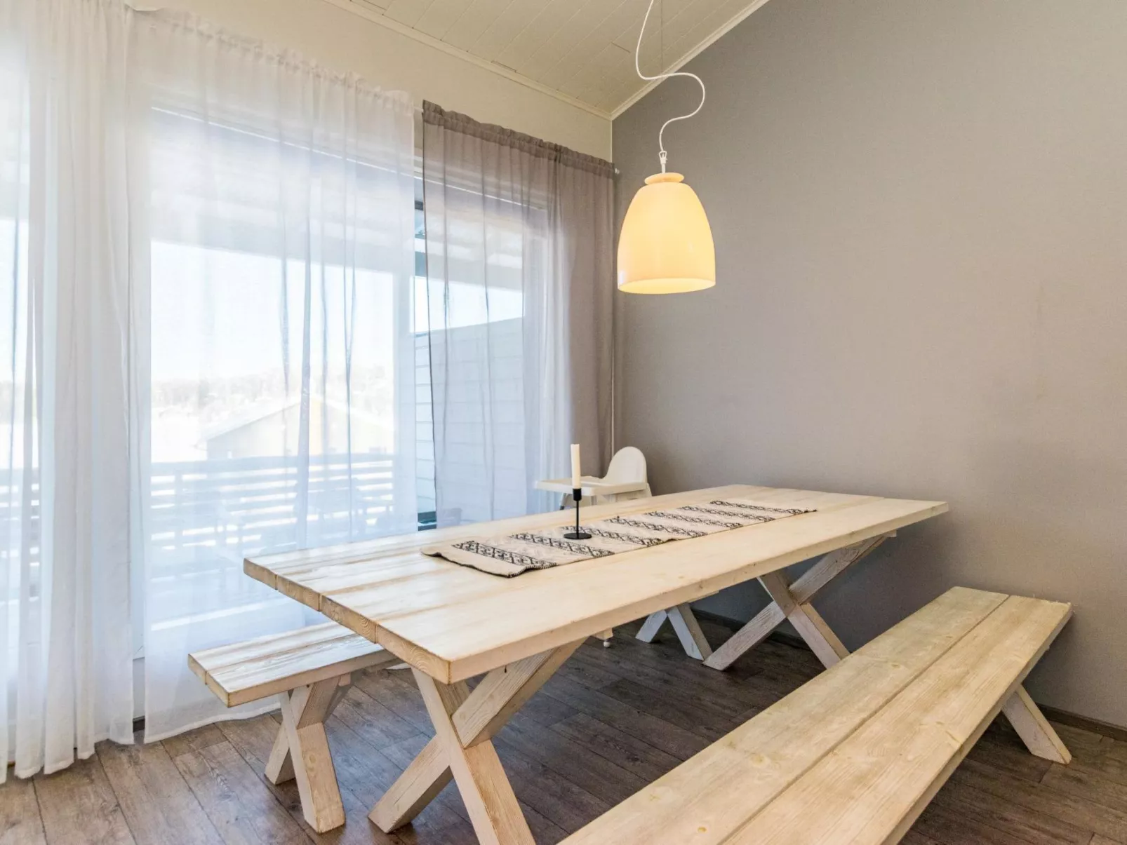 Skivillas 78 ukkohalla (1)-Dedans