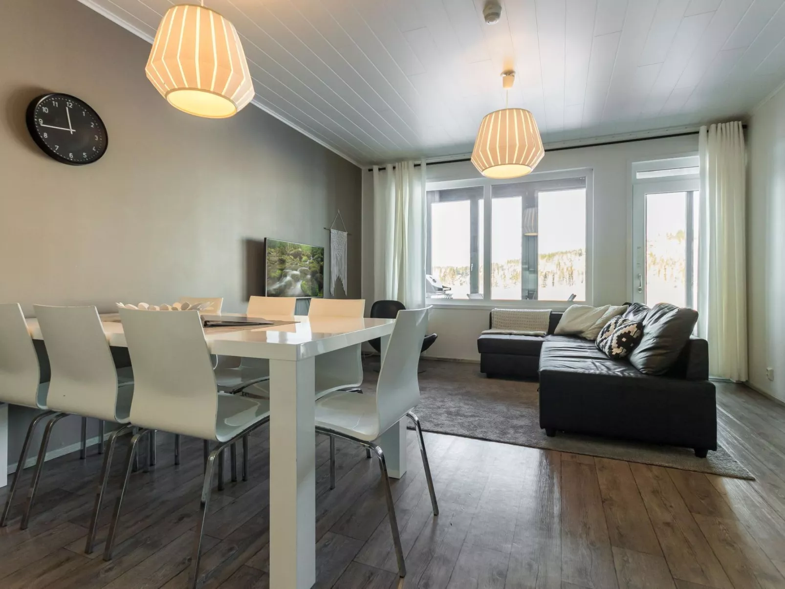 Sun&skivillas 5. (3mh)-Drinnen