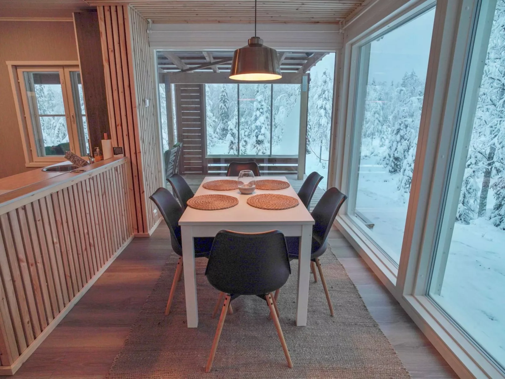 Iso-karpalo b-Dedans