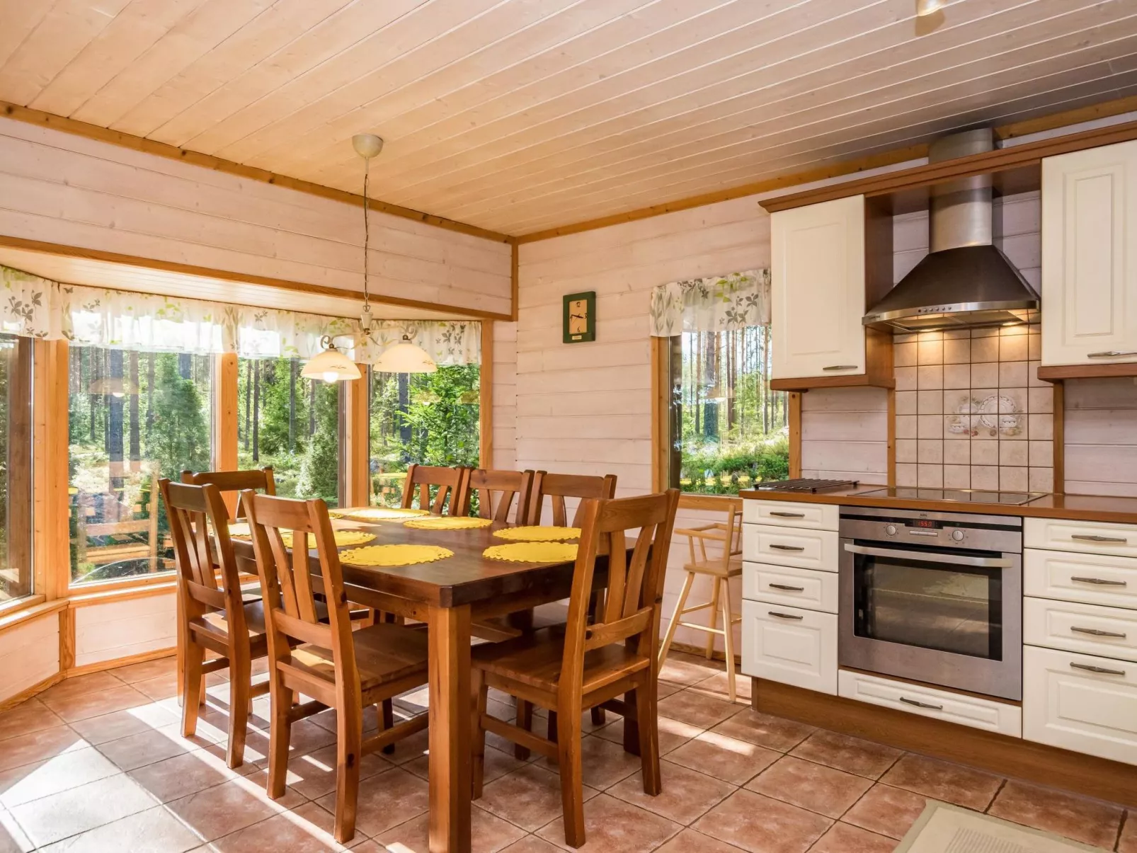 Kuvalanranta-Drinnen