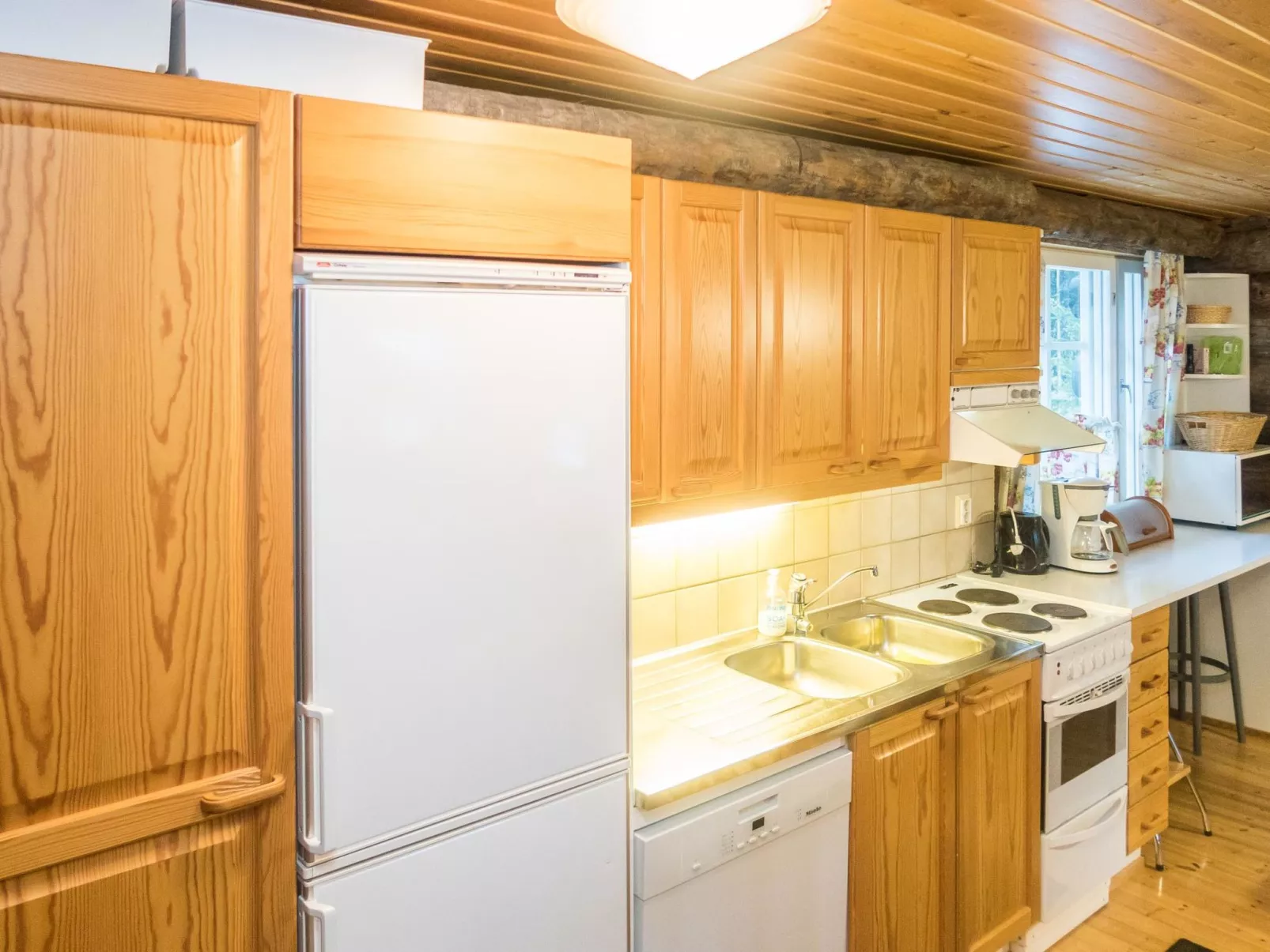 Rukanpesä 2a-Drinnen