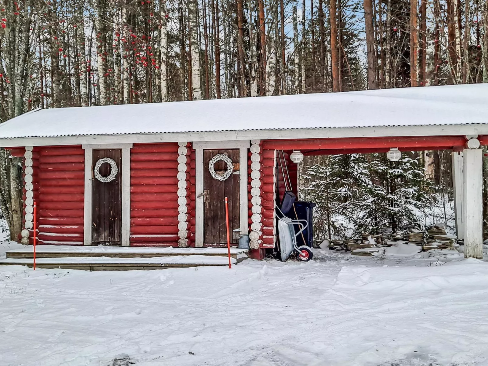 Ruokovirran mökki-Drinnen