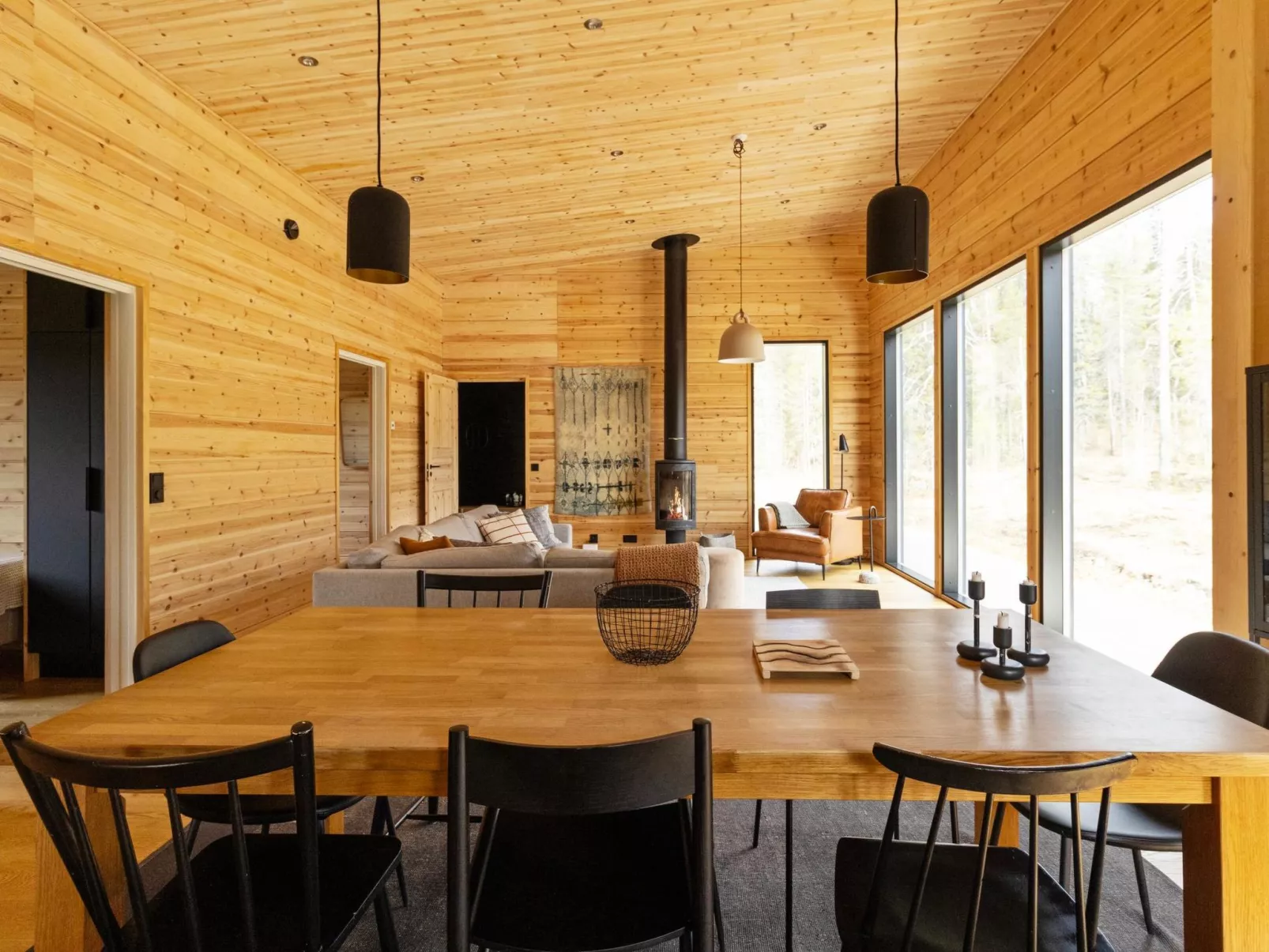 Sallan kuukkeli-Dedans