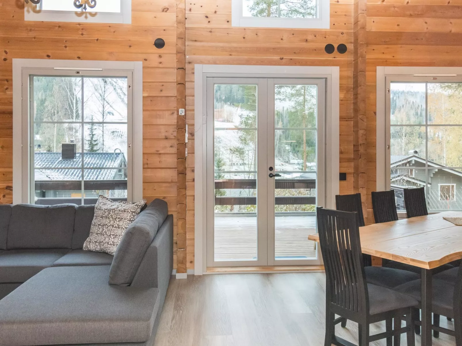 Tahkon käkikello-Dedans