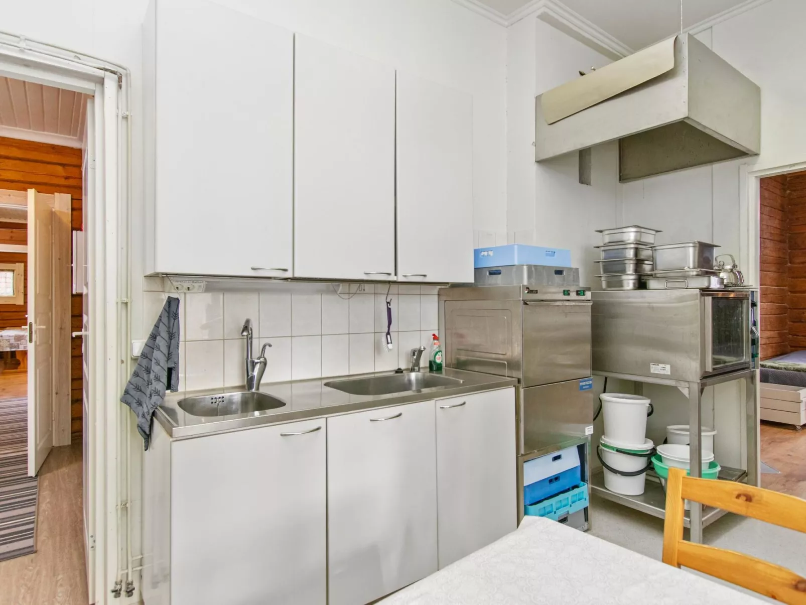 Kaislajärven huvila-Drinnen