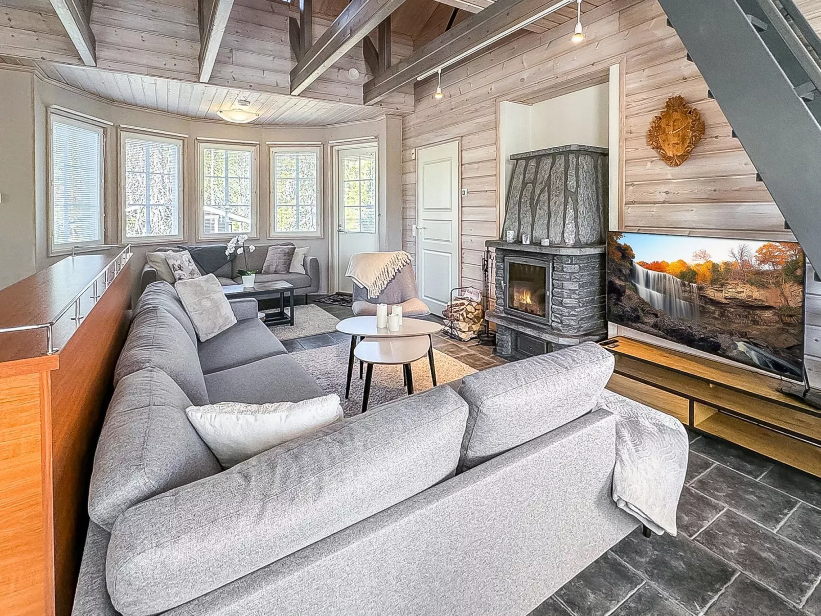 Villa taikavuosseli-Inside