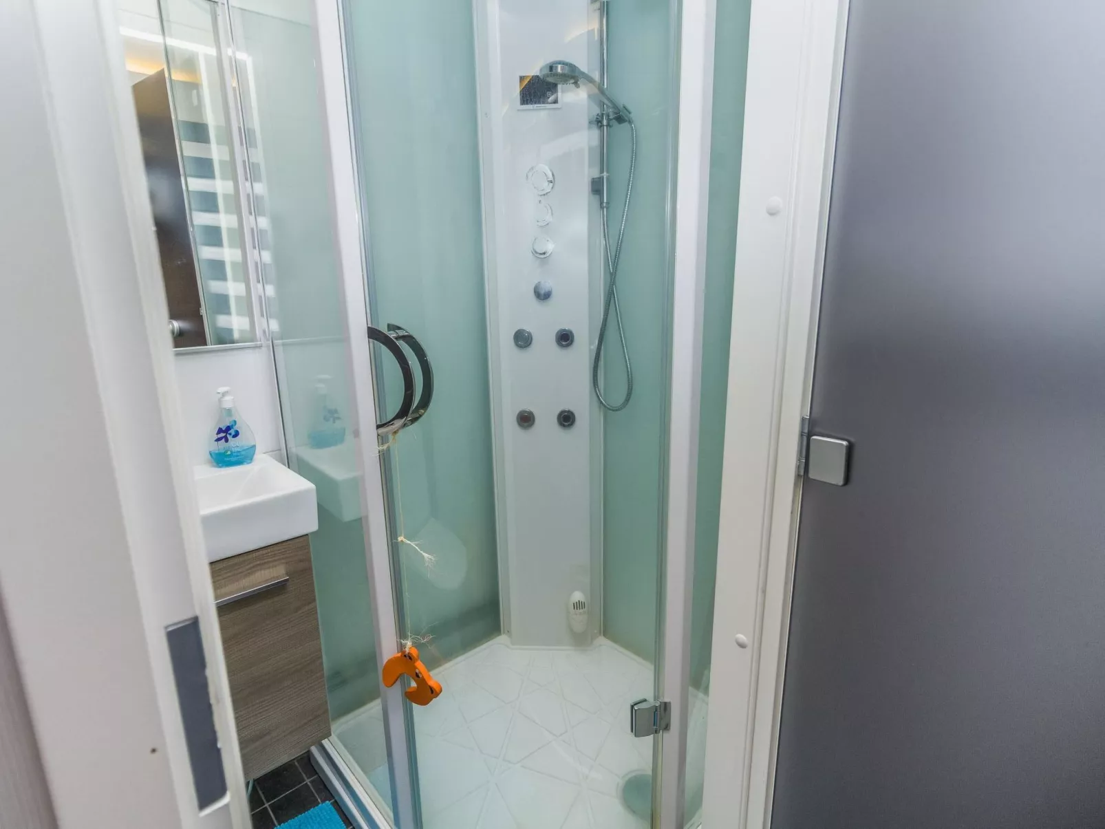 Vuosselin helmi b21-Dedans