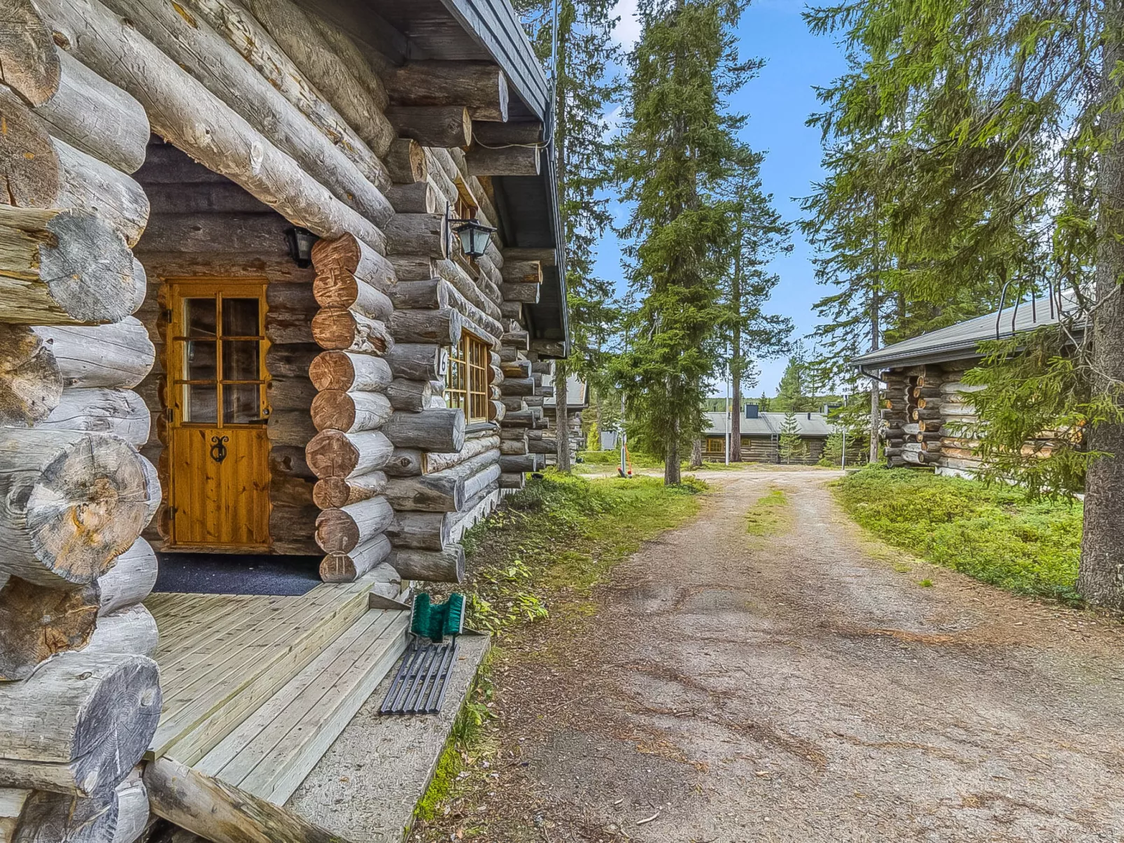 Kuusi-ruka 6-Drinnen