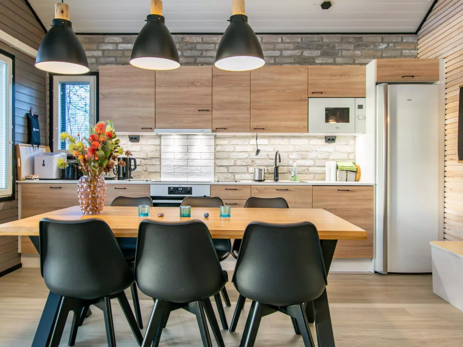 Aurinkopaikka-Dedans