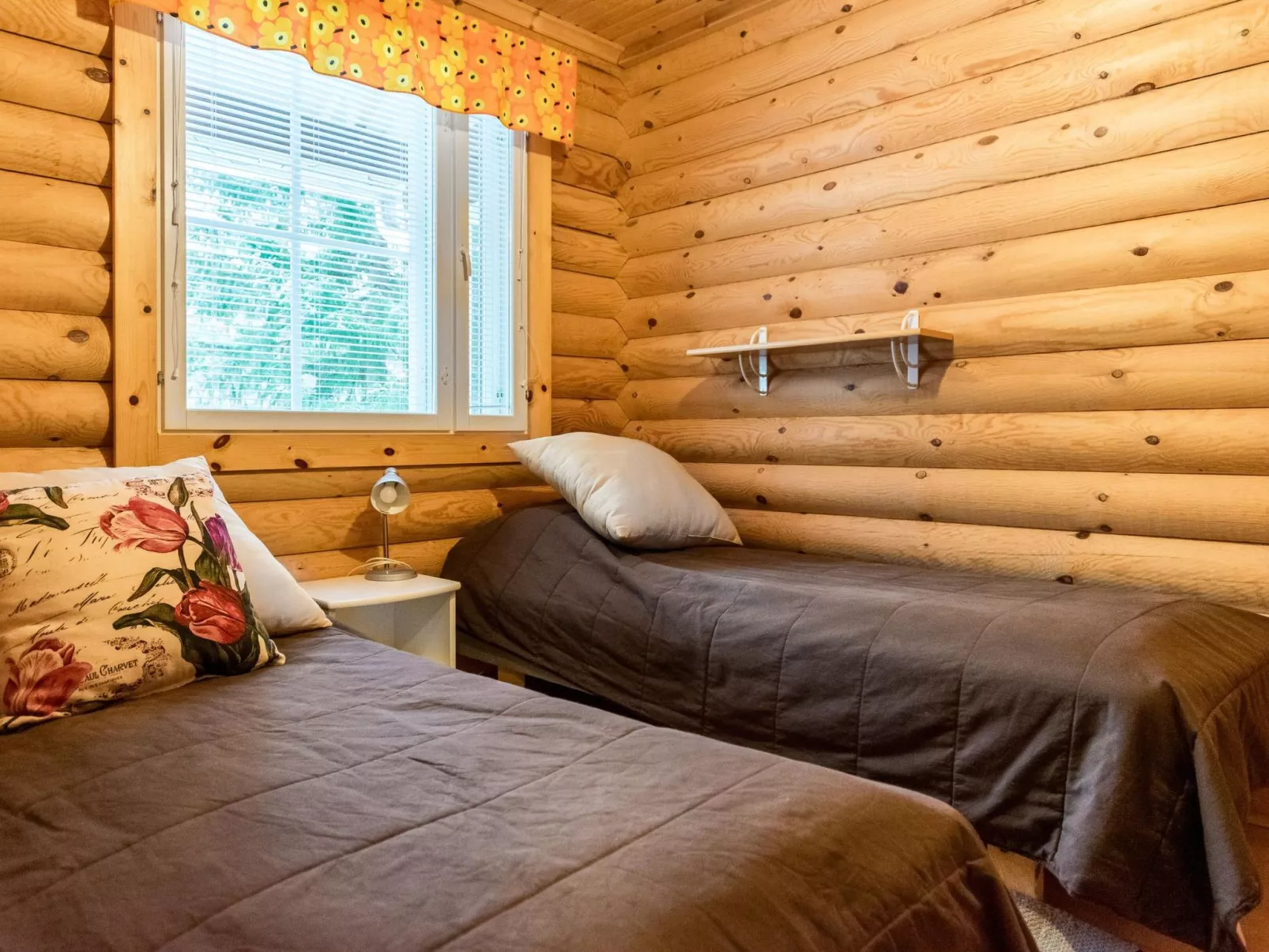 Kilpolan karoliina-Dedans