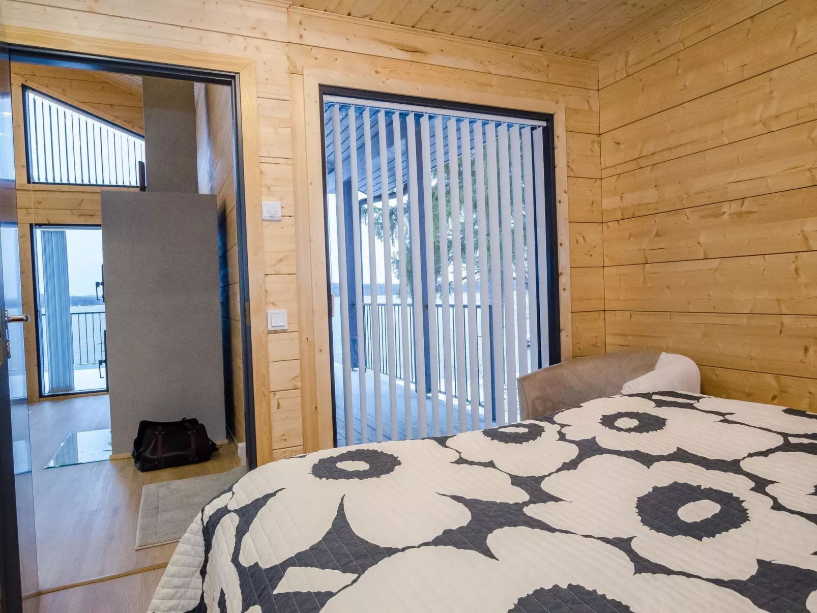 Lakeside villa-Dedans