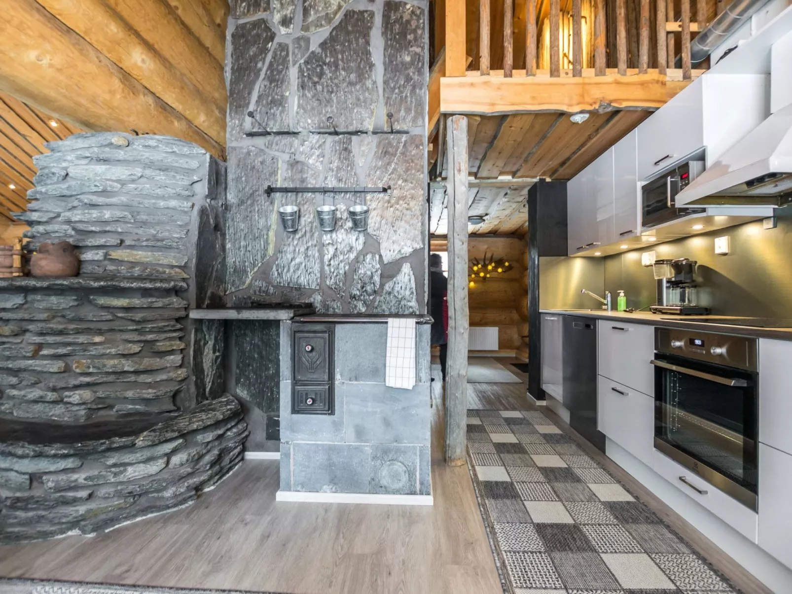 Juurakkopirtti-Drinnen