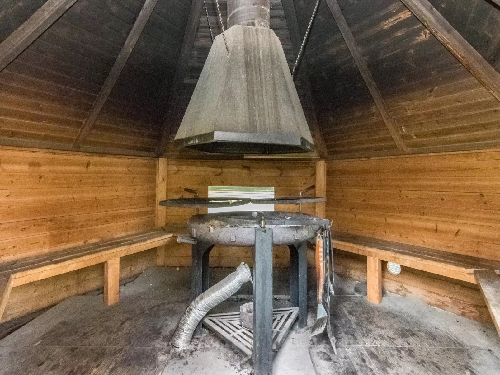 Aurinkopaikka-Dedans