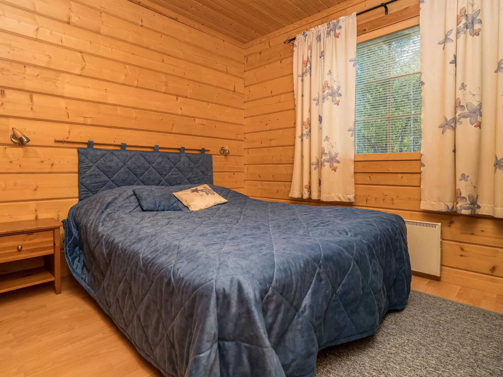 Kinostupa 2a (18)-Drinnen