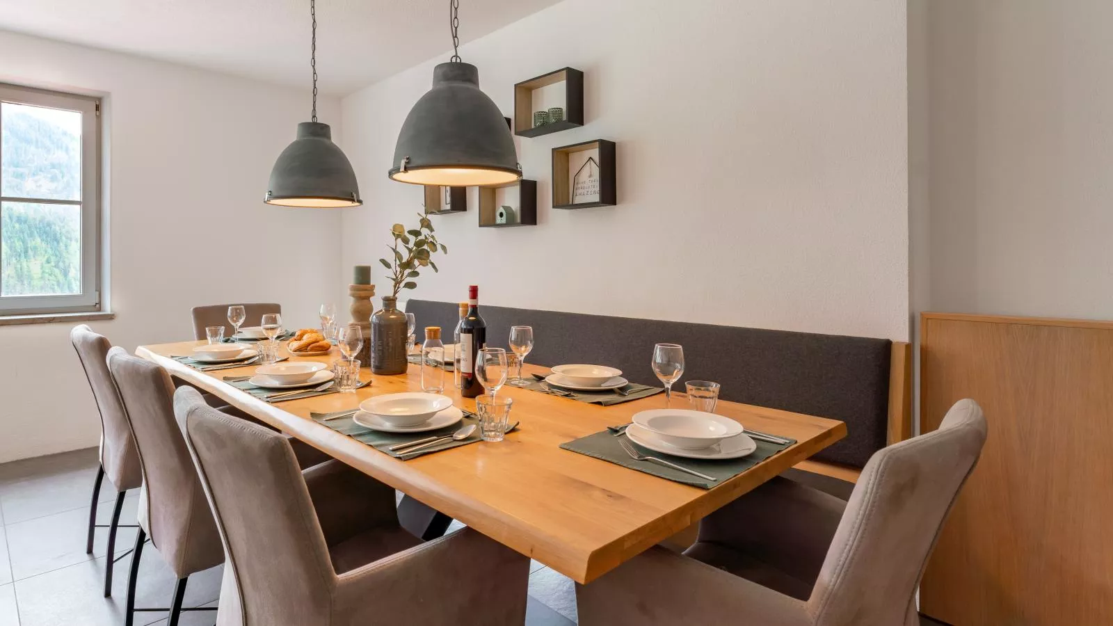 Haus Aifnerspitze-Dining room