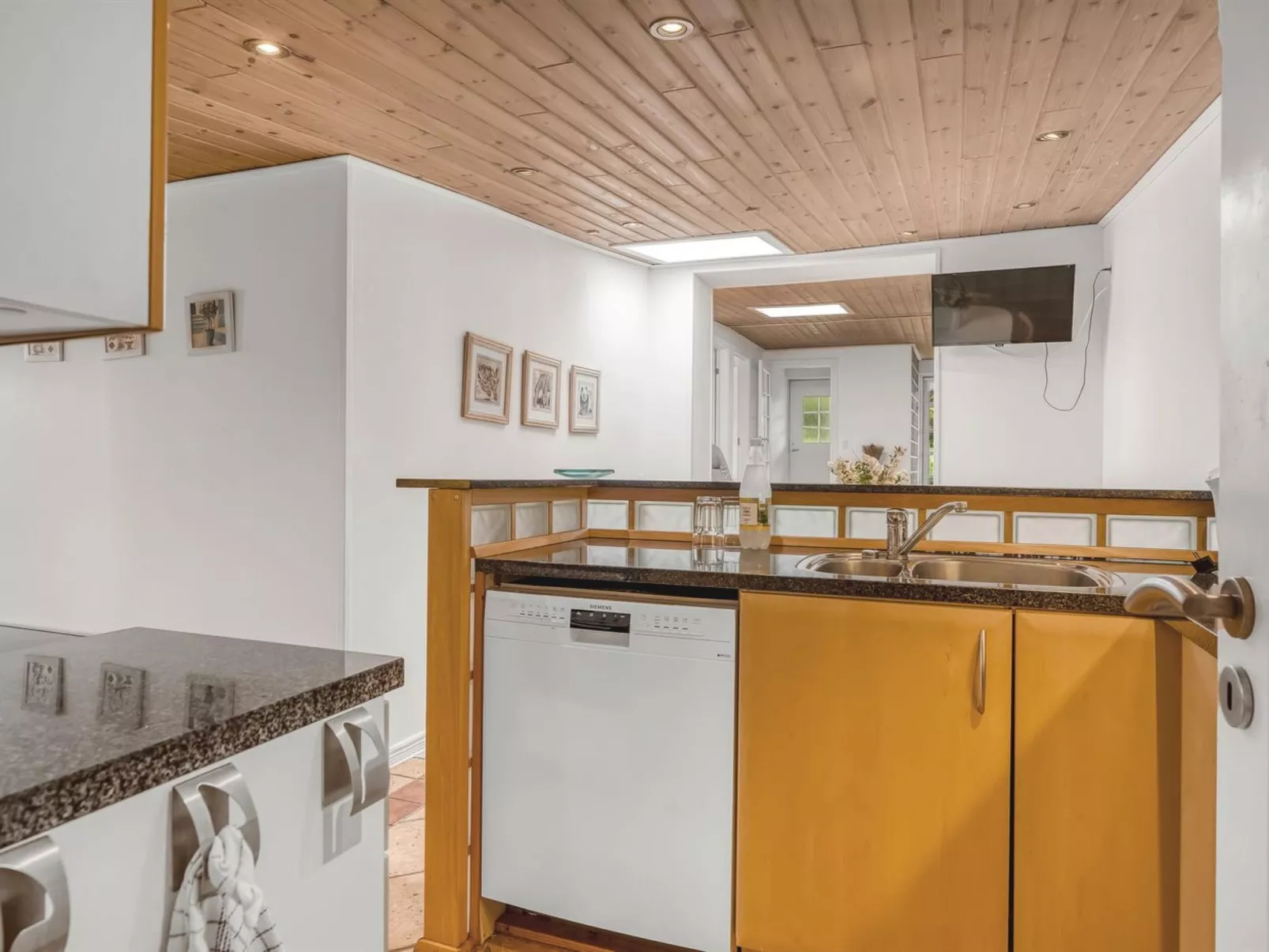 "Aku" - 700m from the sea-Dedans