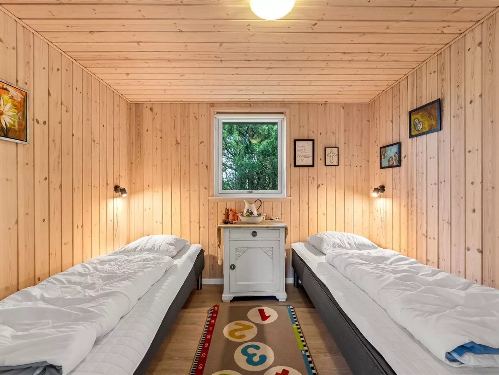 "Teija" - 600m to the fjord-Drinnen