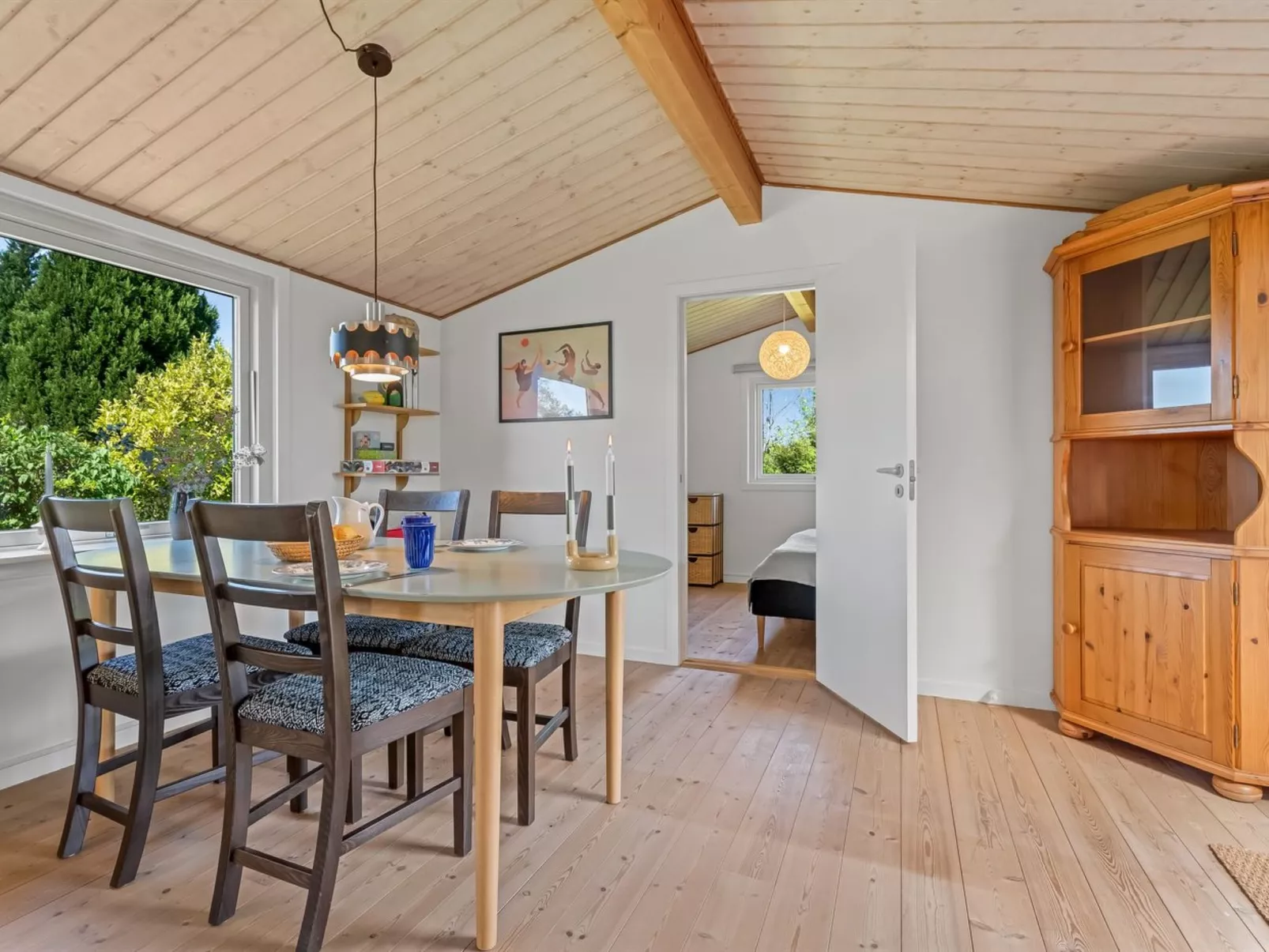 "Oona" - 700m from the sea-Inside