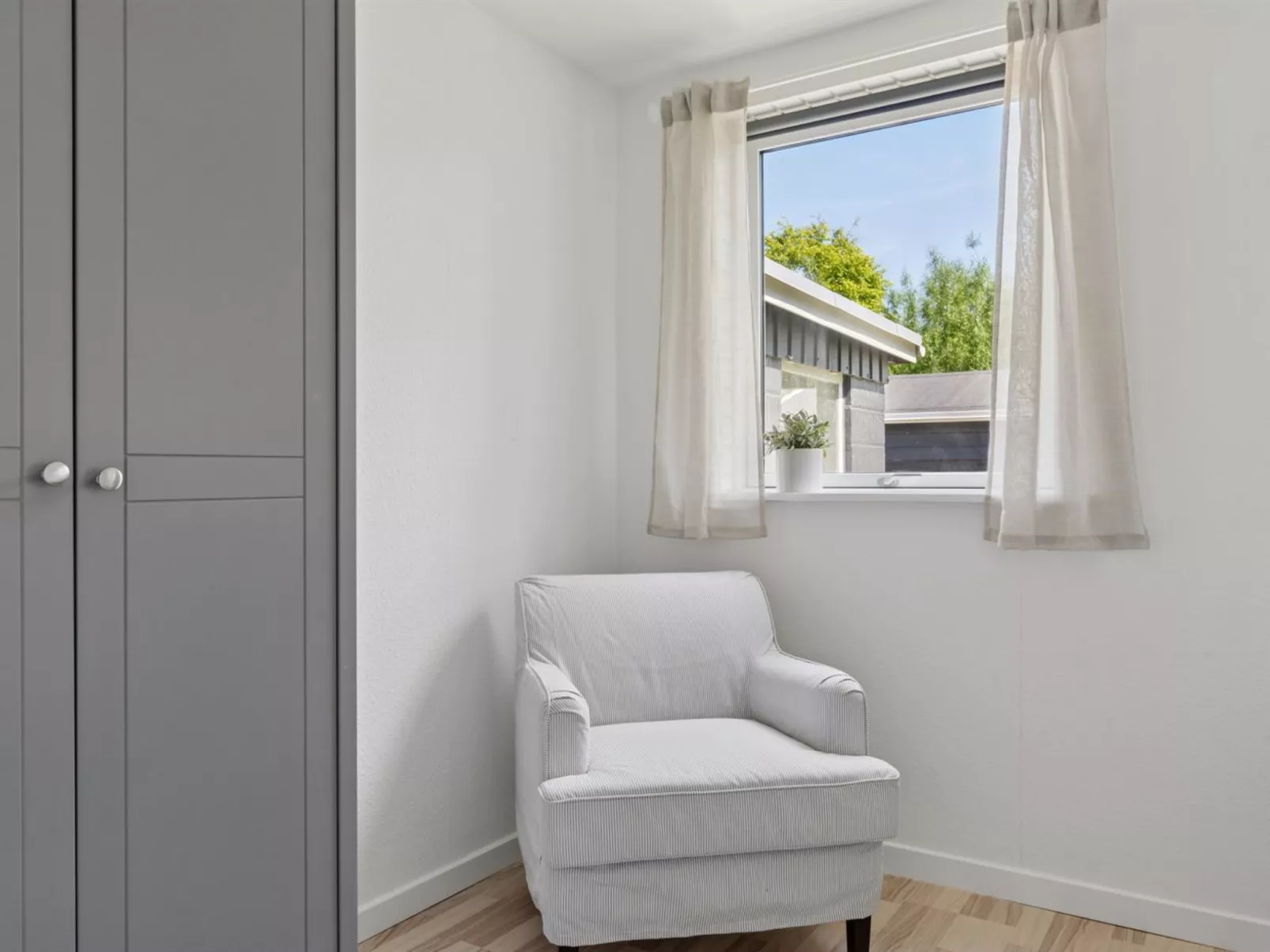 "Annabeth" - 850m from the sea-Inside