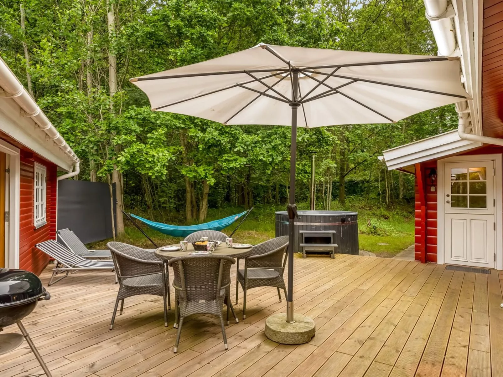 "Thermet" - 1.6km from the sea-Outside