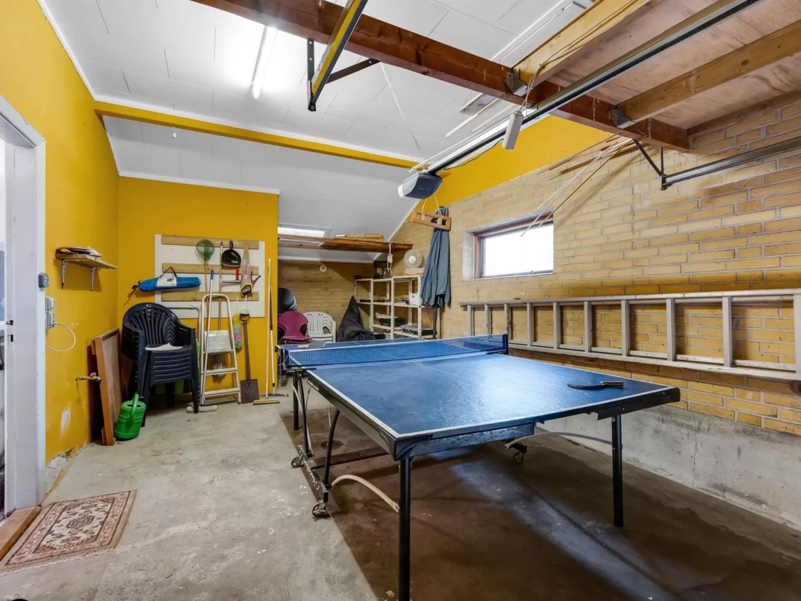 "Svein" - 500m to the fjord-Drinnen