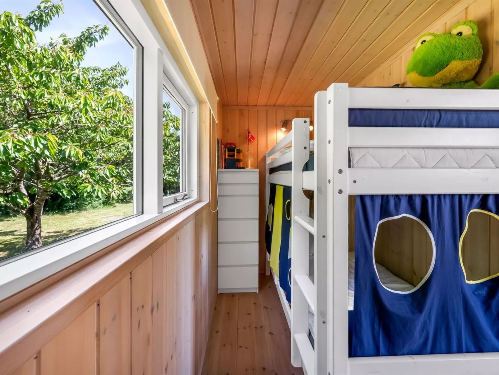 "Leeve" - 1.3km from the sea-Inside