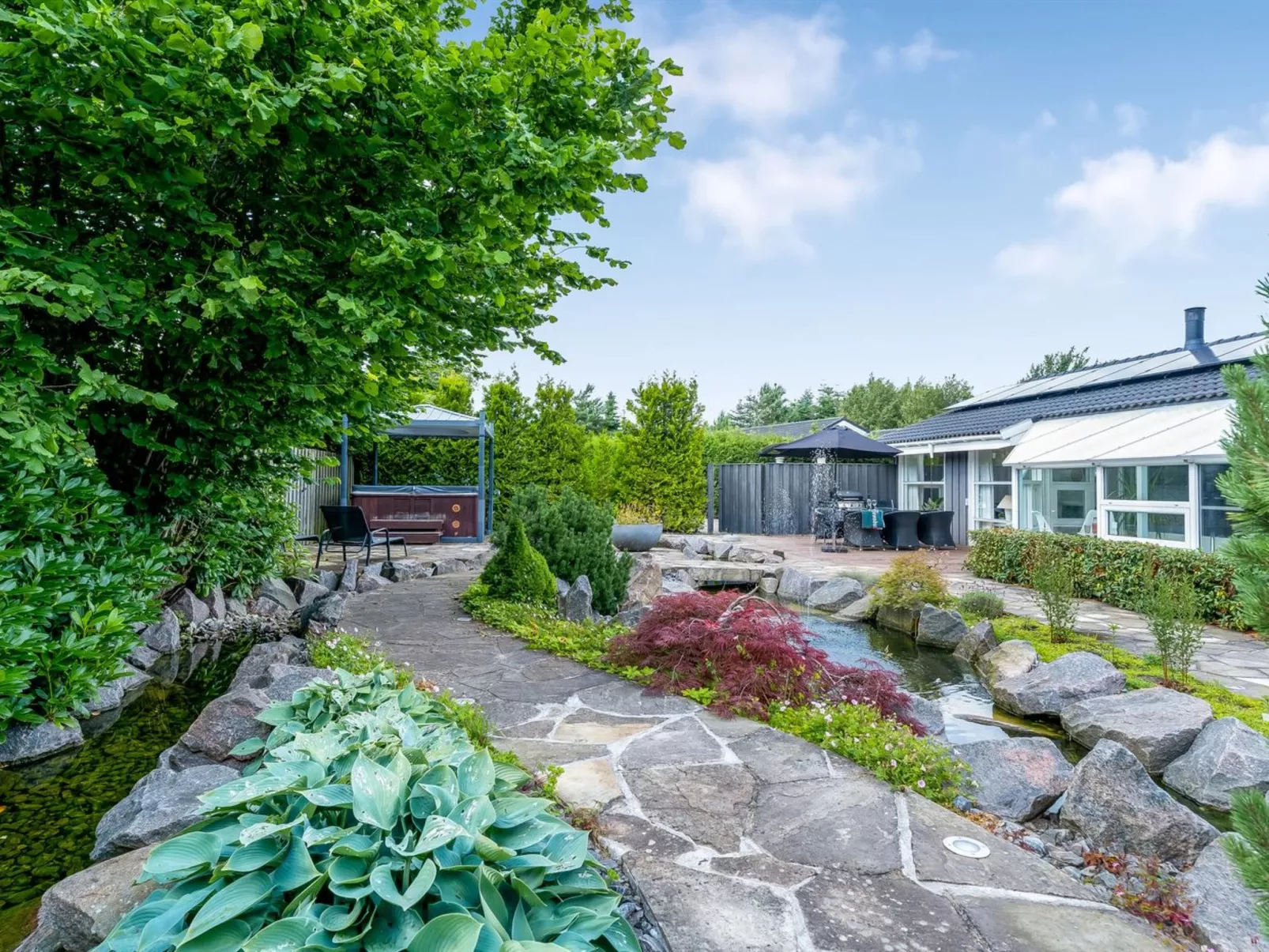 "Ellie" - 700m from the sea-Outside