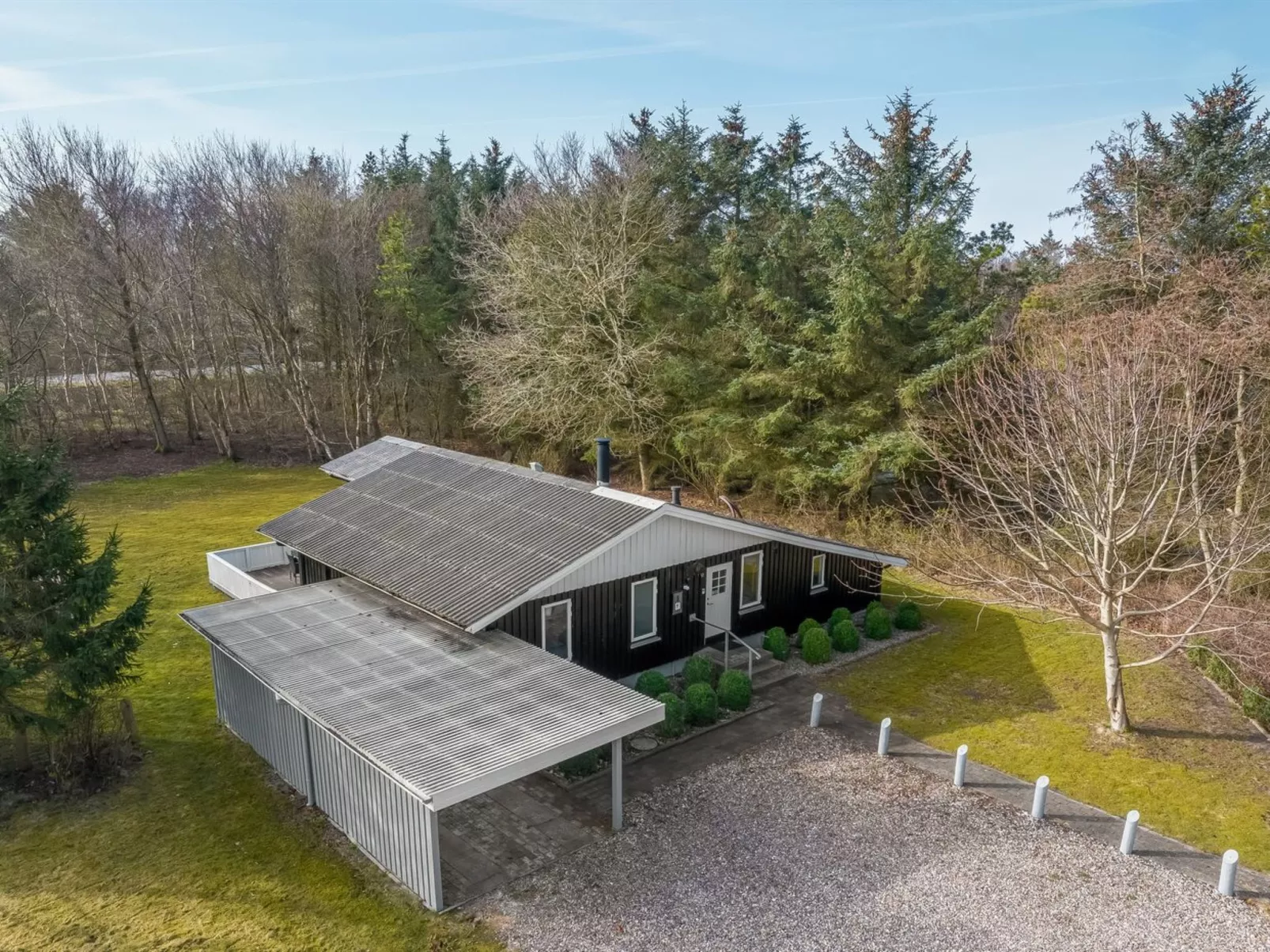 "Iris" - 200m to the fjord-Outside