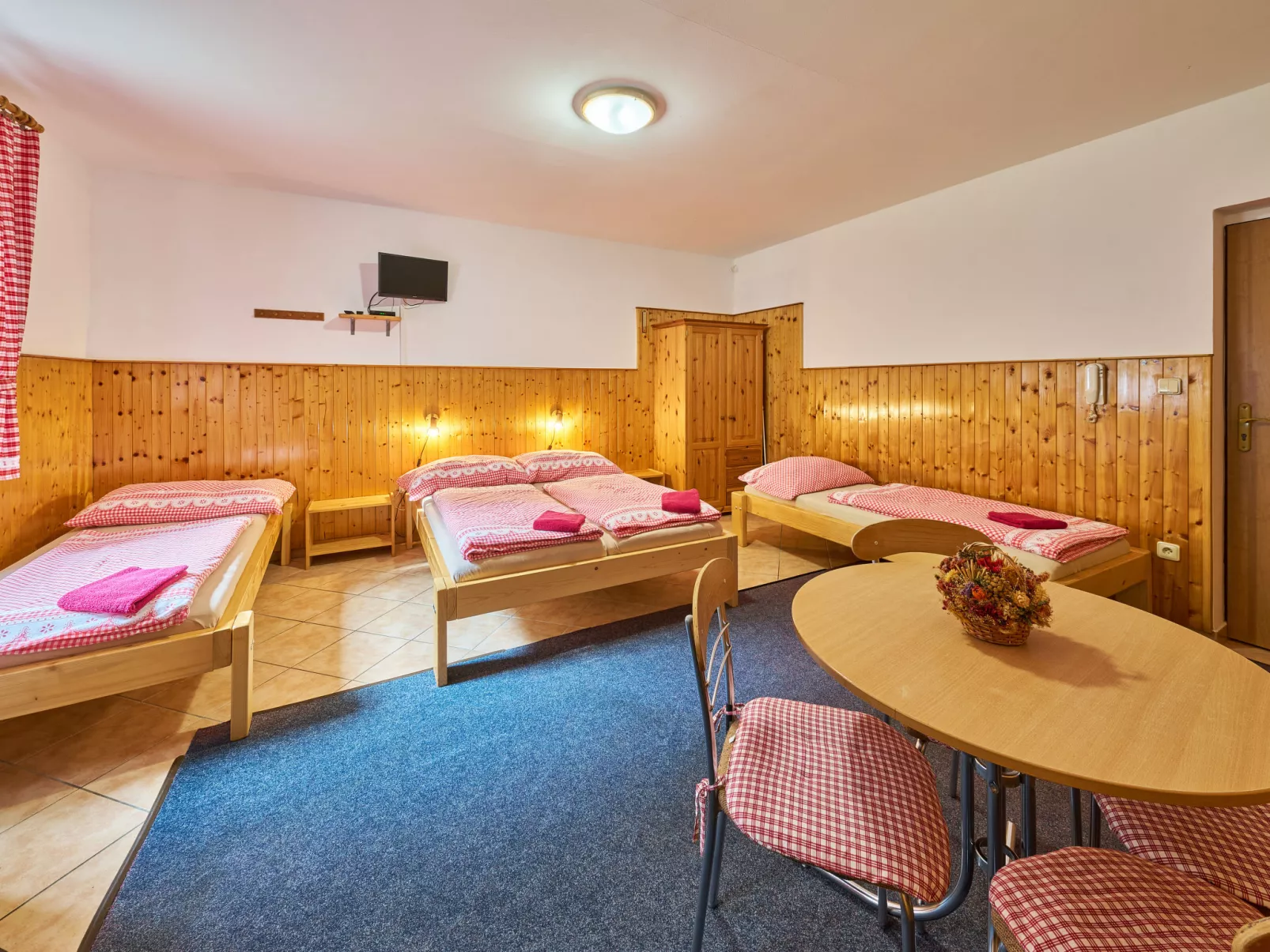 U Švýcarského dvora III-Drinnen