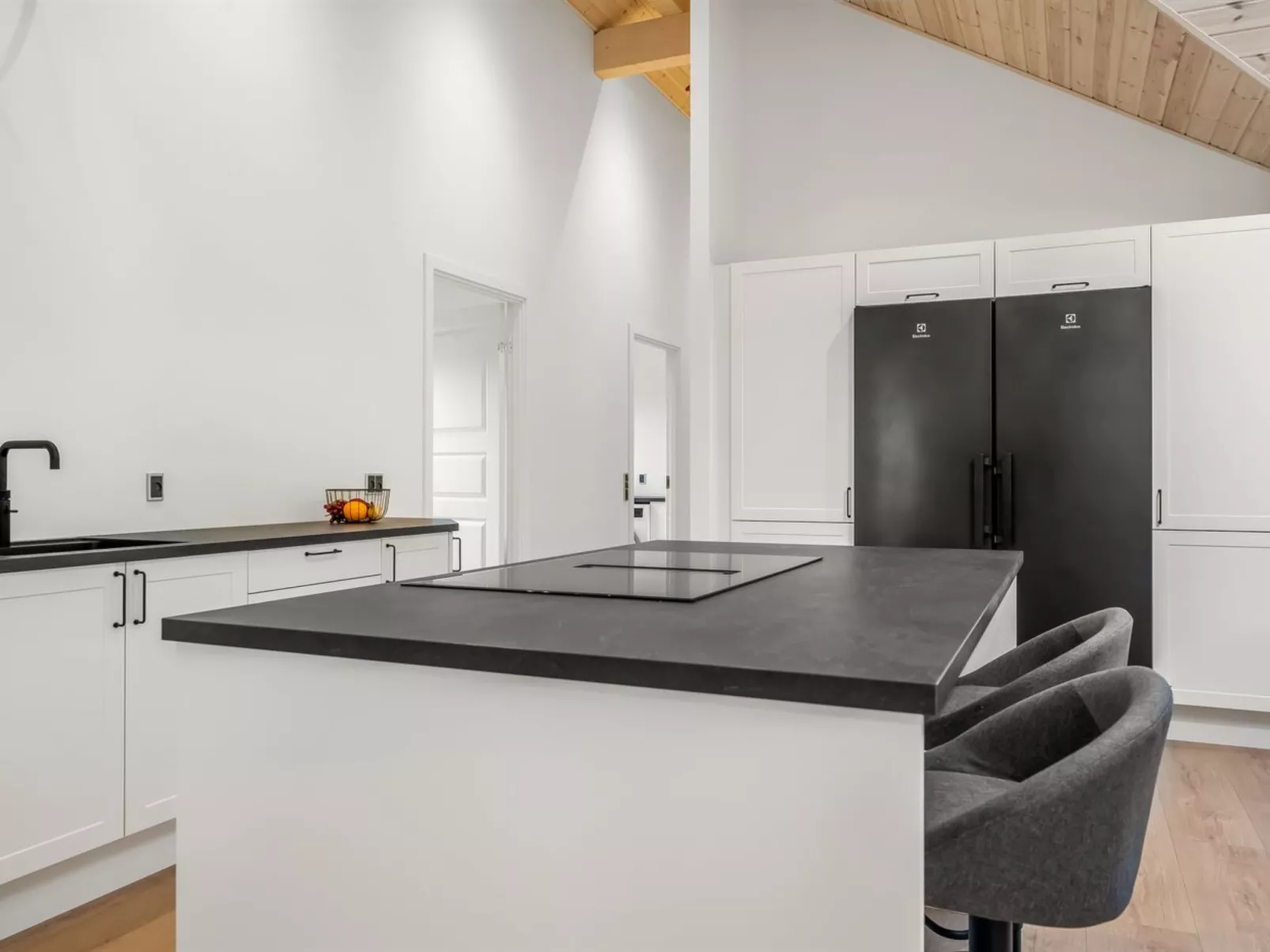 "Osa" -  from the sea-Drinnen