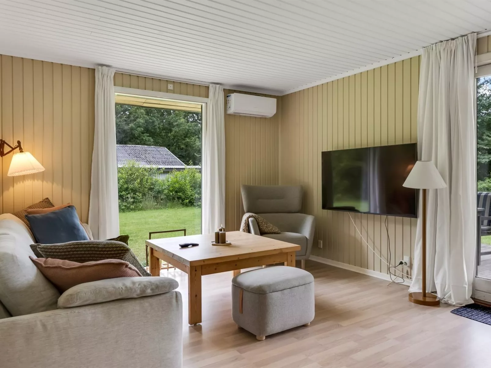 "Göran" - 30km from the sea-Dedans