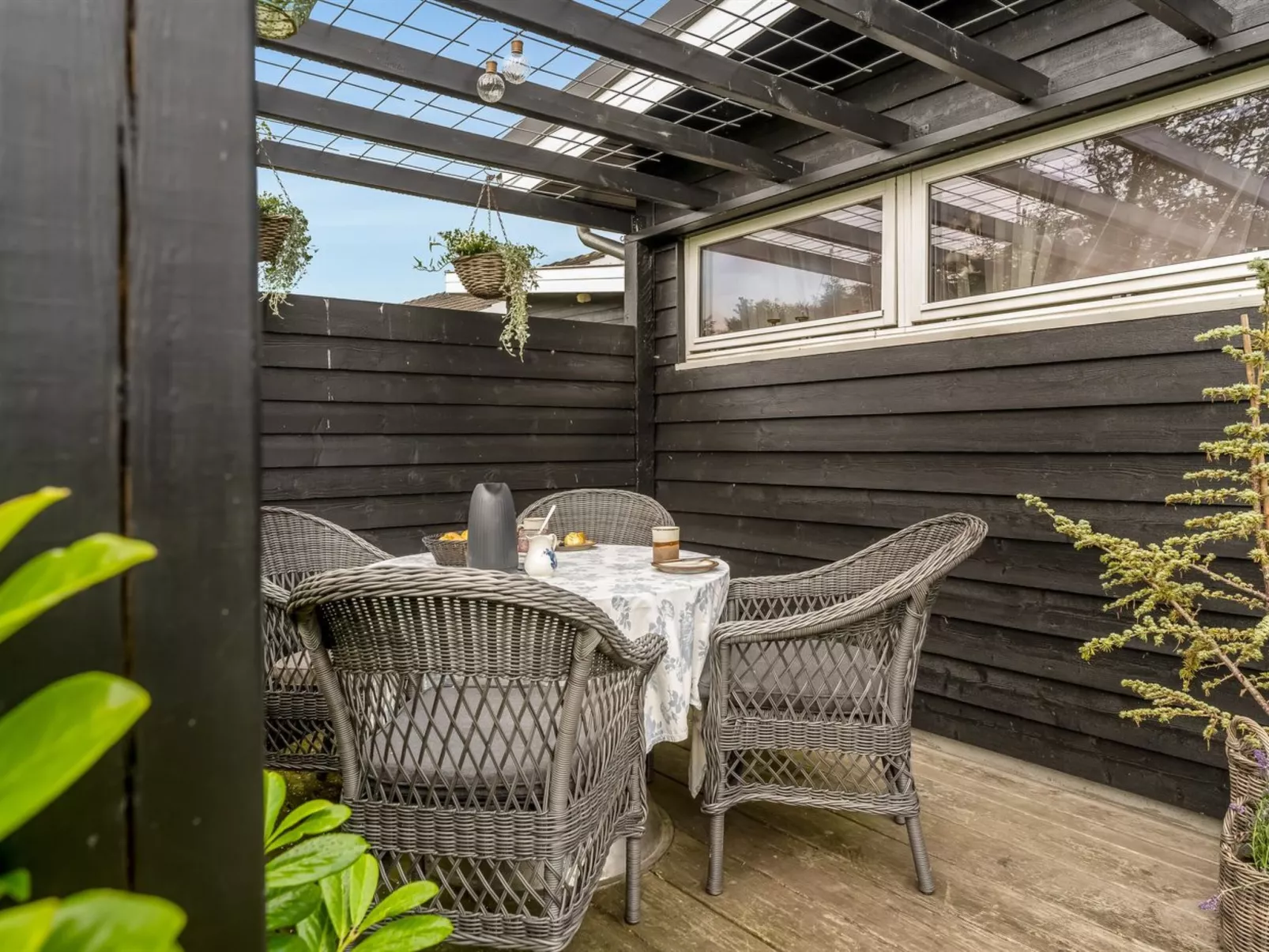 "Diderik" - 20m to the fjord-Outside