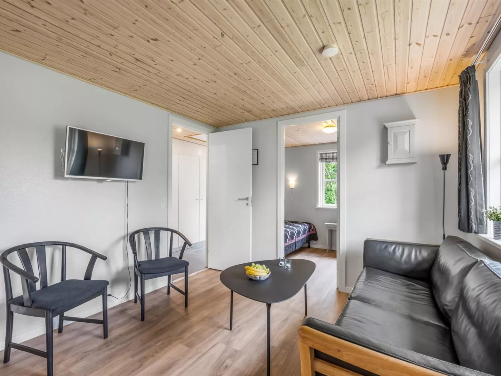 "Roland" - 200m to the fjord-Dedans