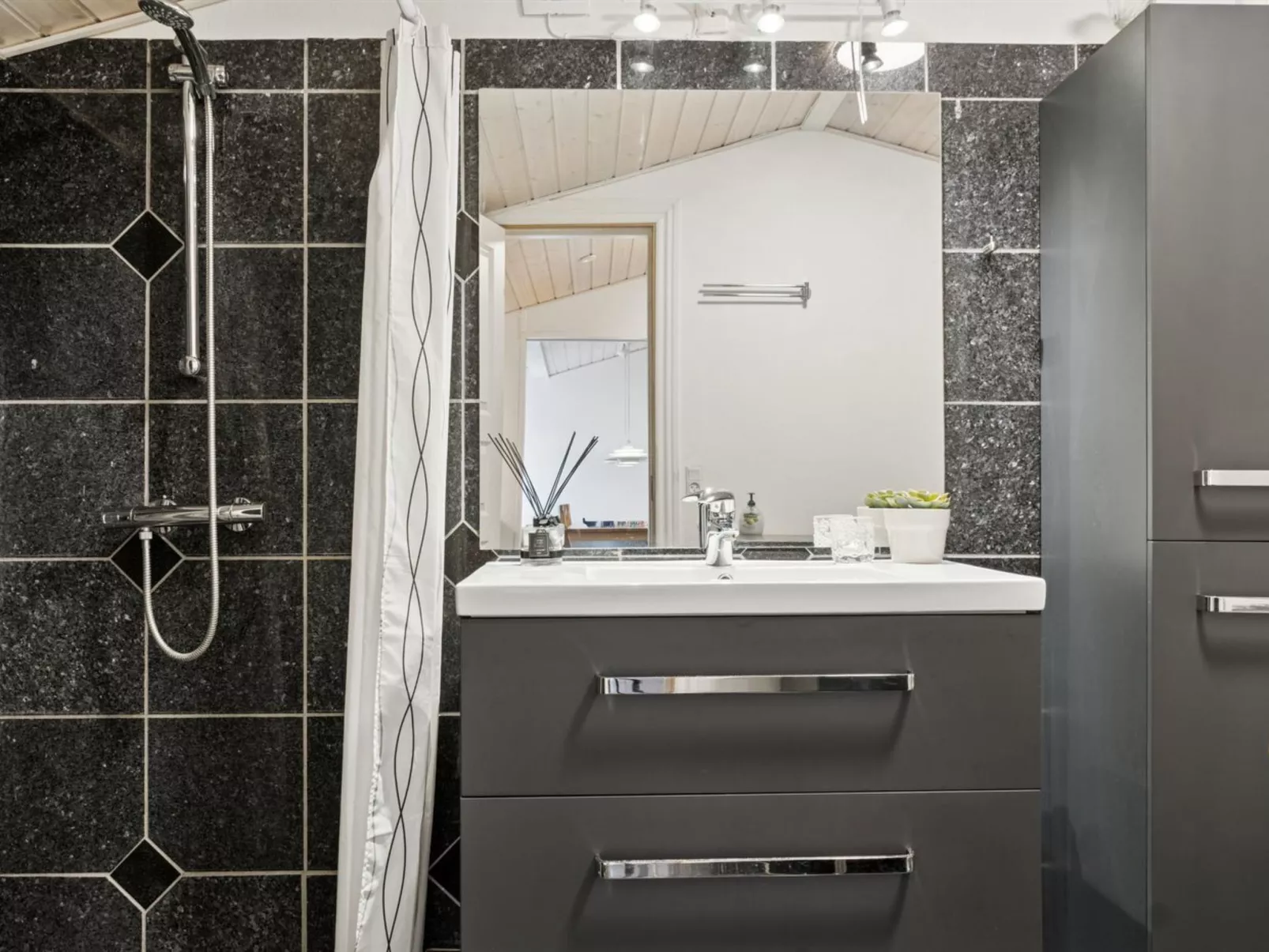 "Sixten" - 400m to the fjord-Inside