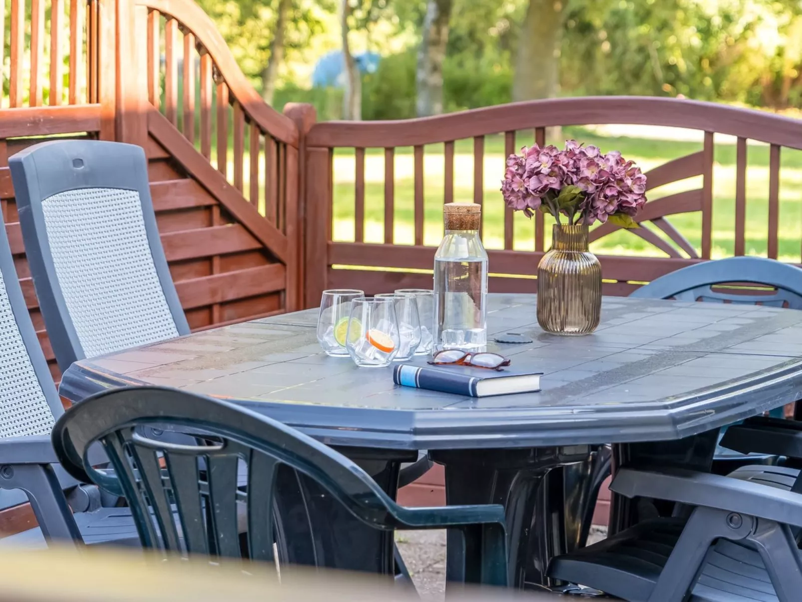 "Eiko" - 400m to the fjord-Outside