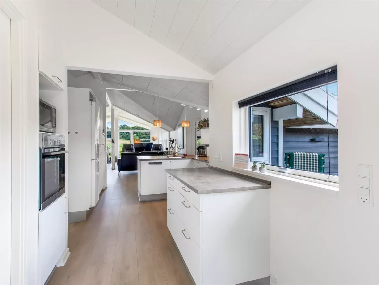 "Eisa" - 75m from the sea-Inside