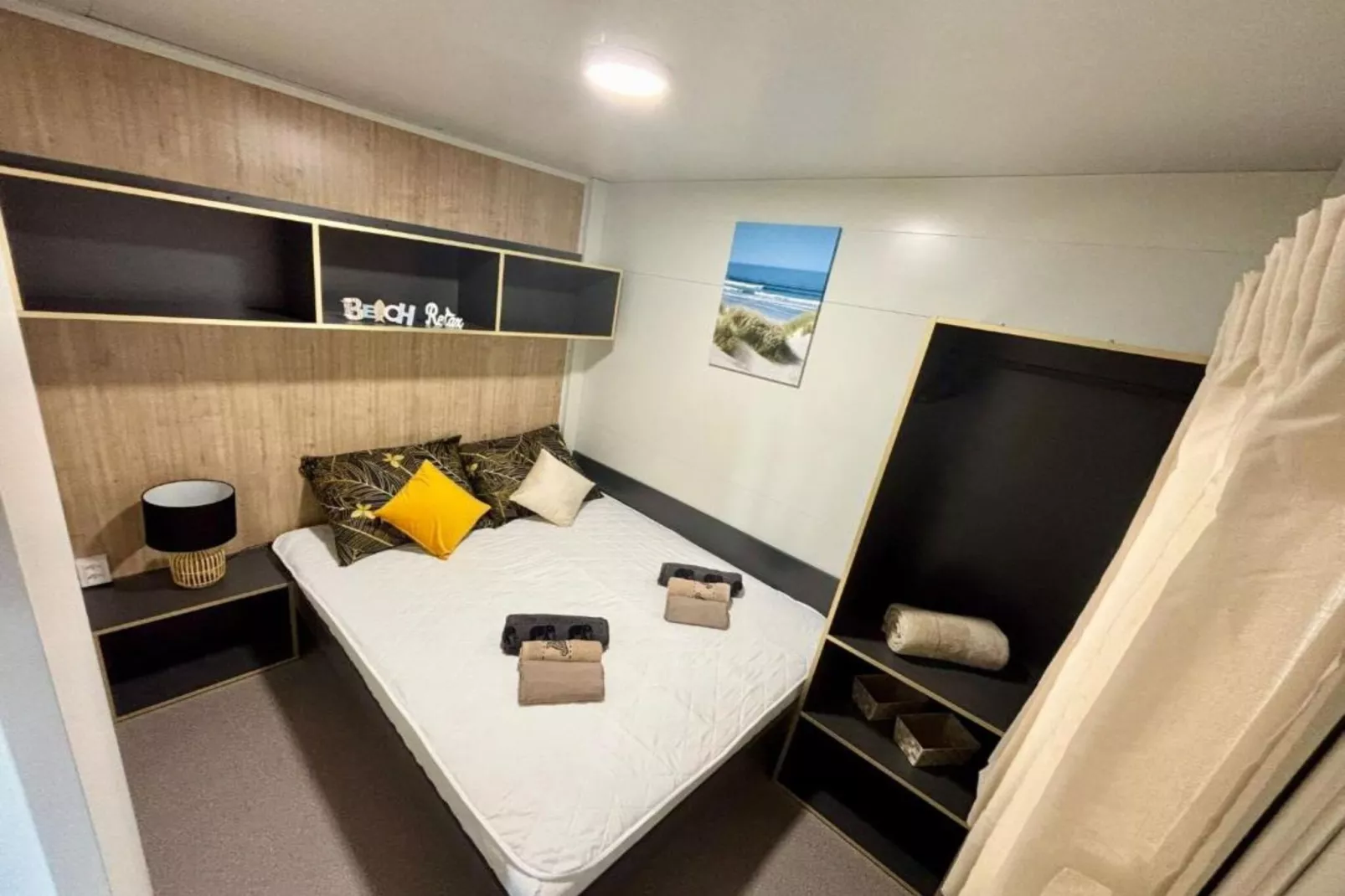 TJ Escape - Mobile Home - Mobile Home With Hot Tub And Terrace-Schlafzimmer