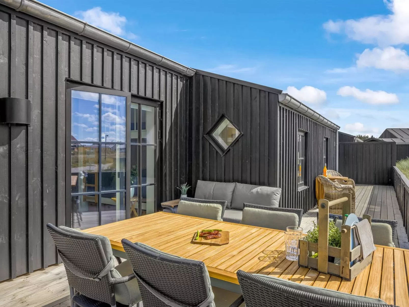 "Tjure" - 500m from the sea-Draußen