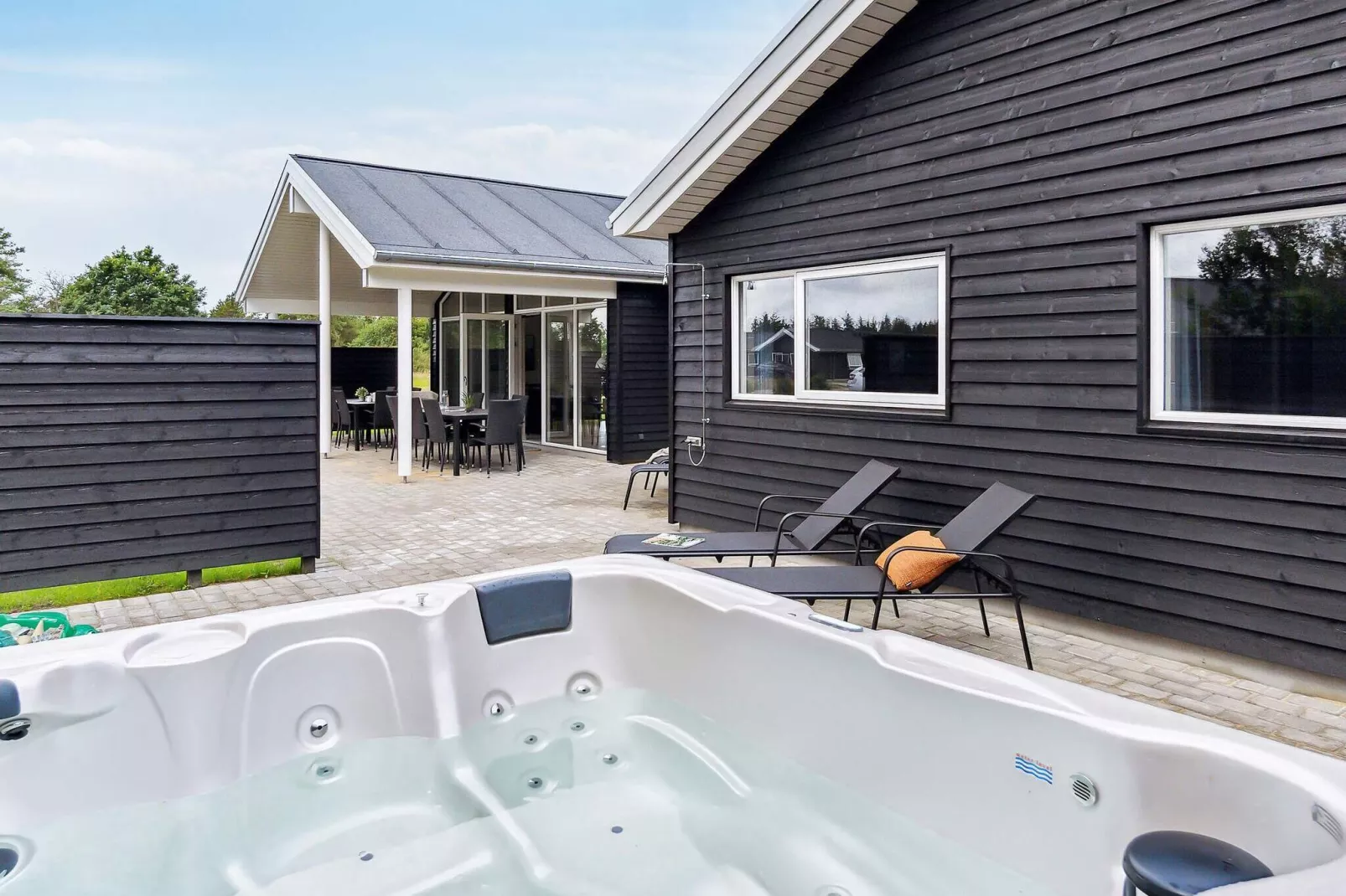 18 Personen Ferienhaus in Ålbæk-Wellnessbereich
