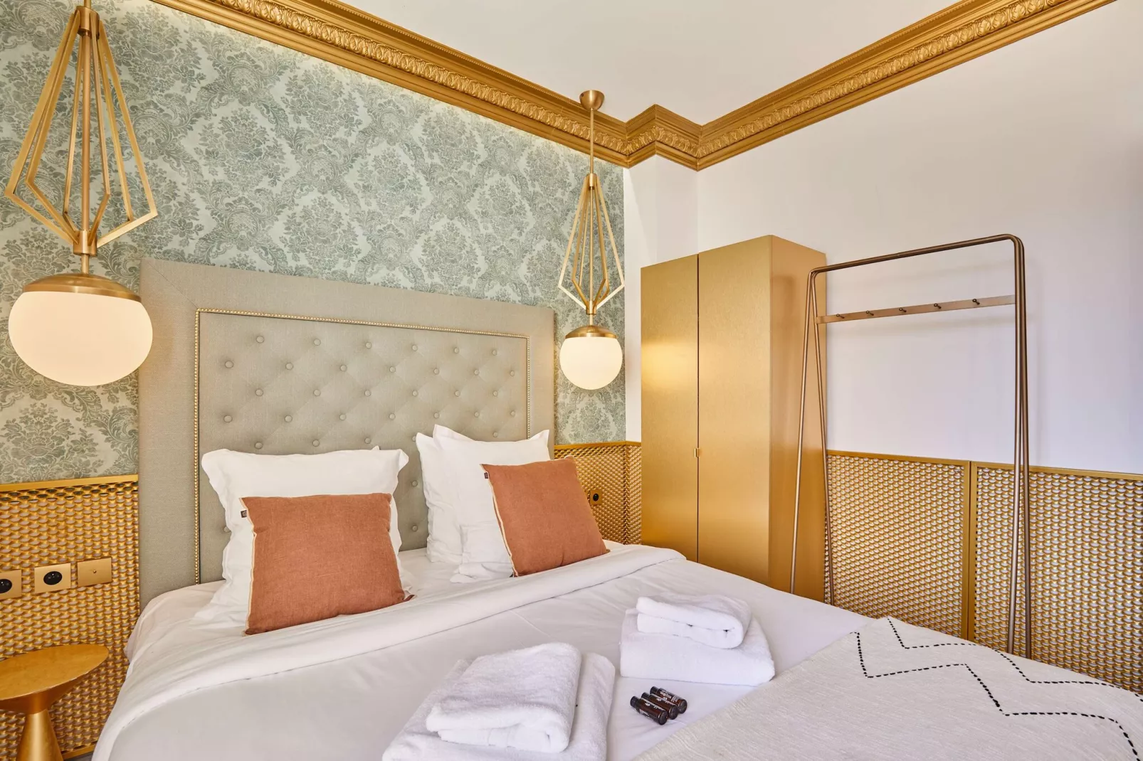 COLISEE B-Image-tags.