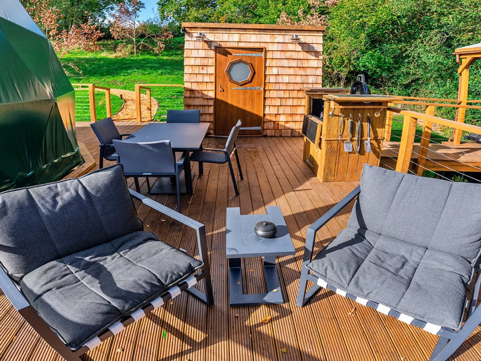 Wakehurst Luxury Dome-Outside