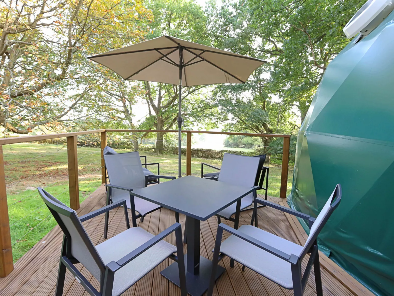 Knole Luxury Dome-Draußen